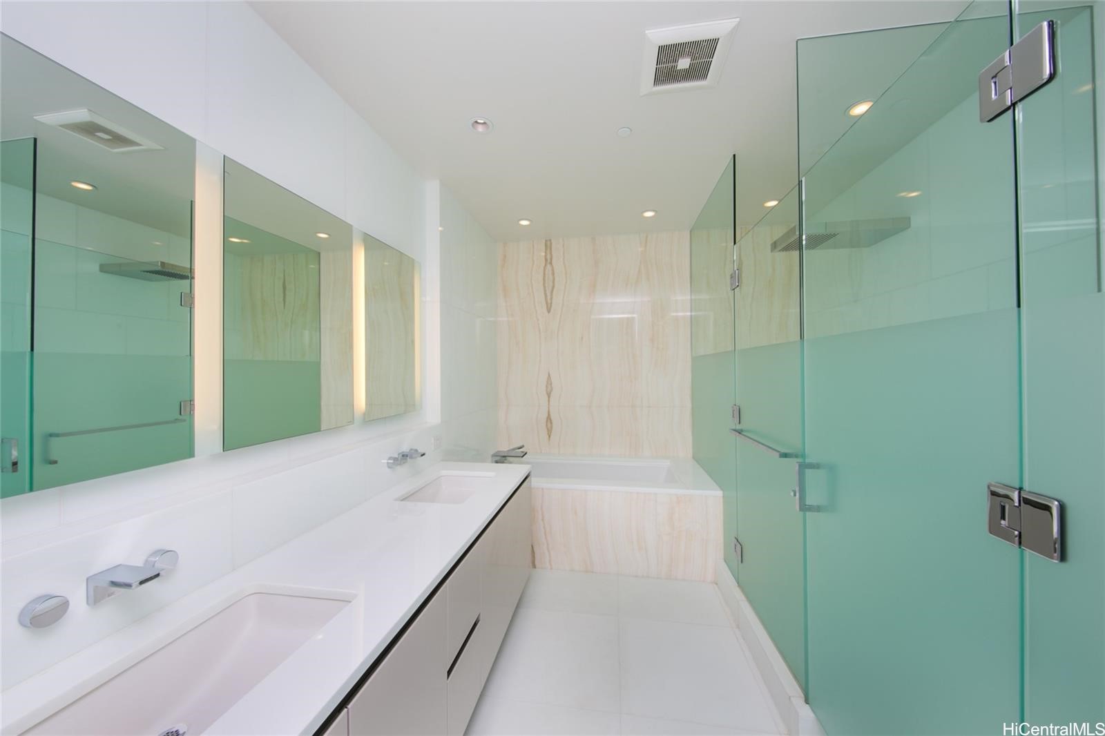 1118 Ala Moana Boulevard 805 Property Photo 10
