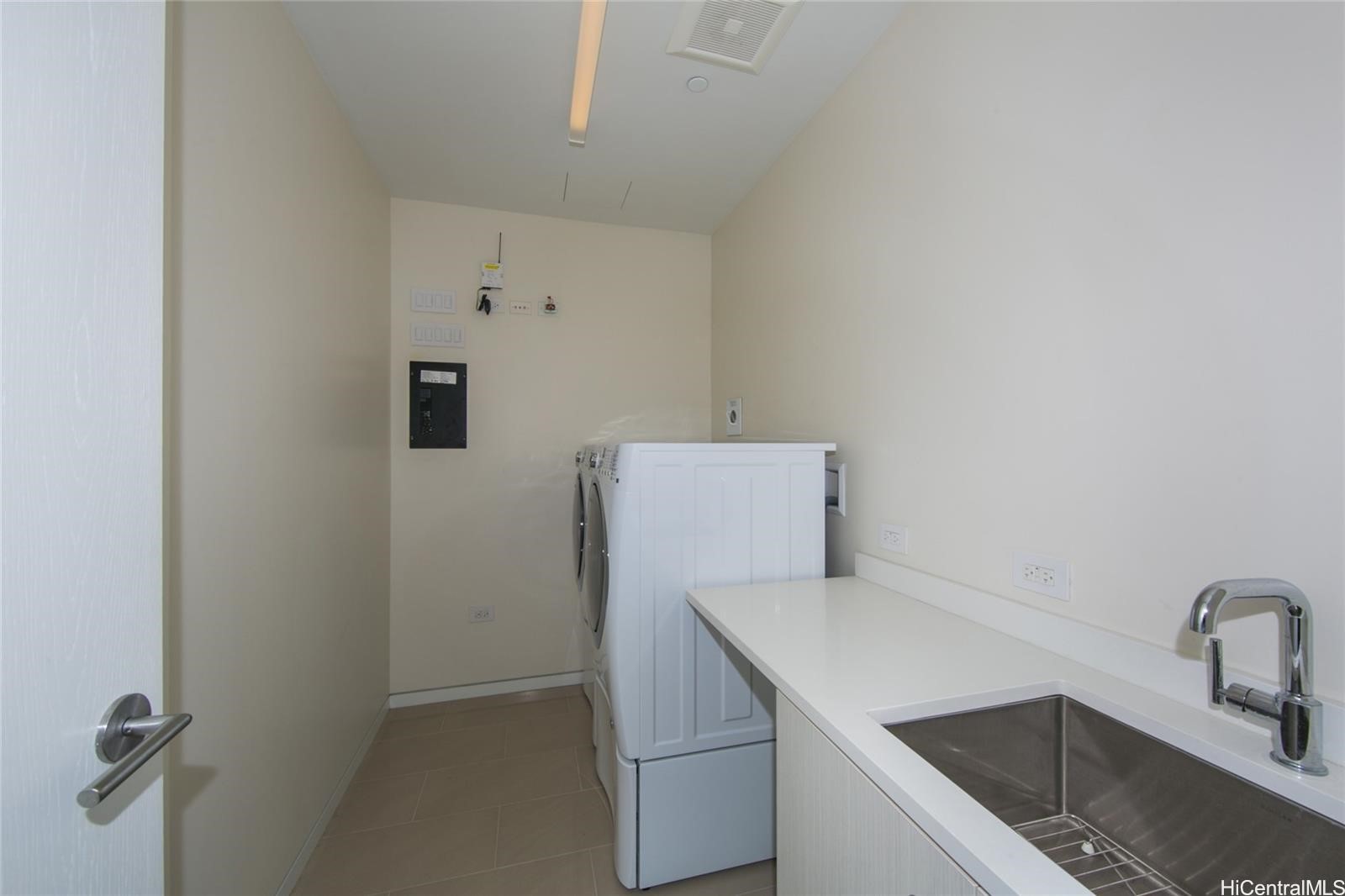 1118 Ala Moana Boulevard 805 Property Photo 13