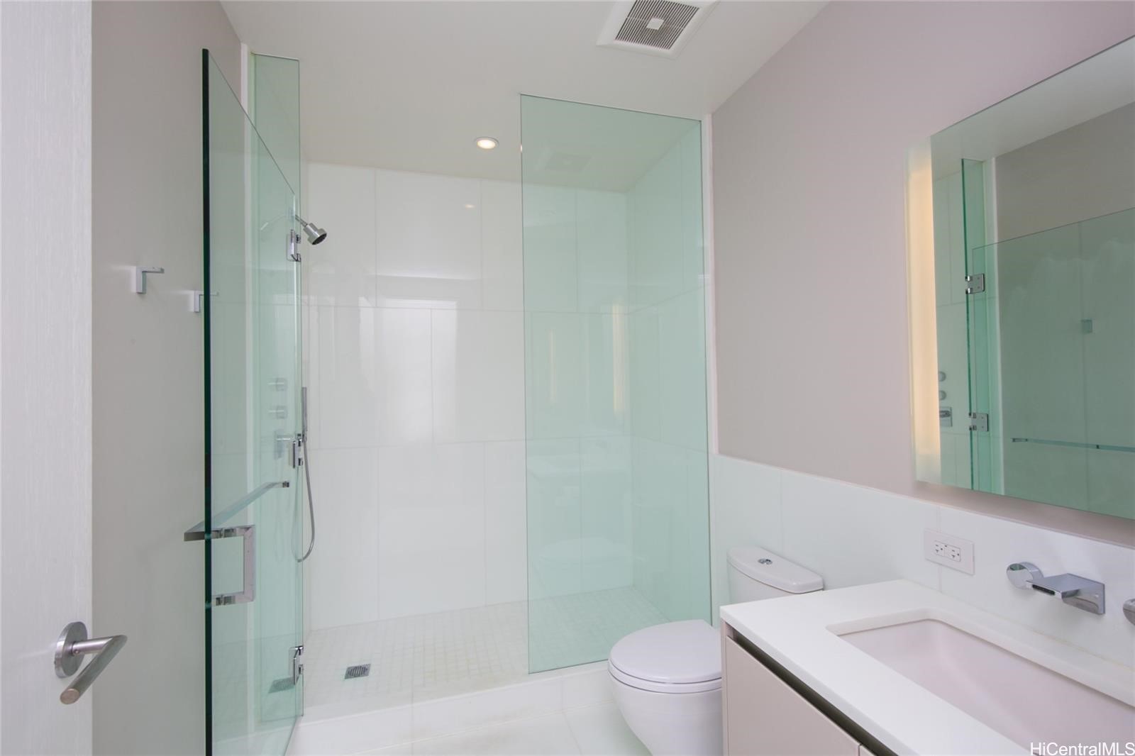 1118 Ala Moana Boulevard 805 Property Photo 14