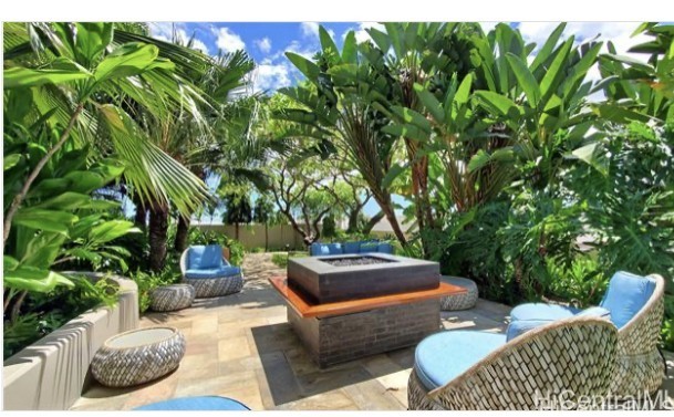 1555 Kapiolani Blvd Property Photo