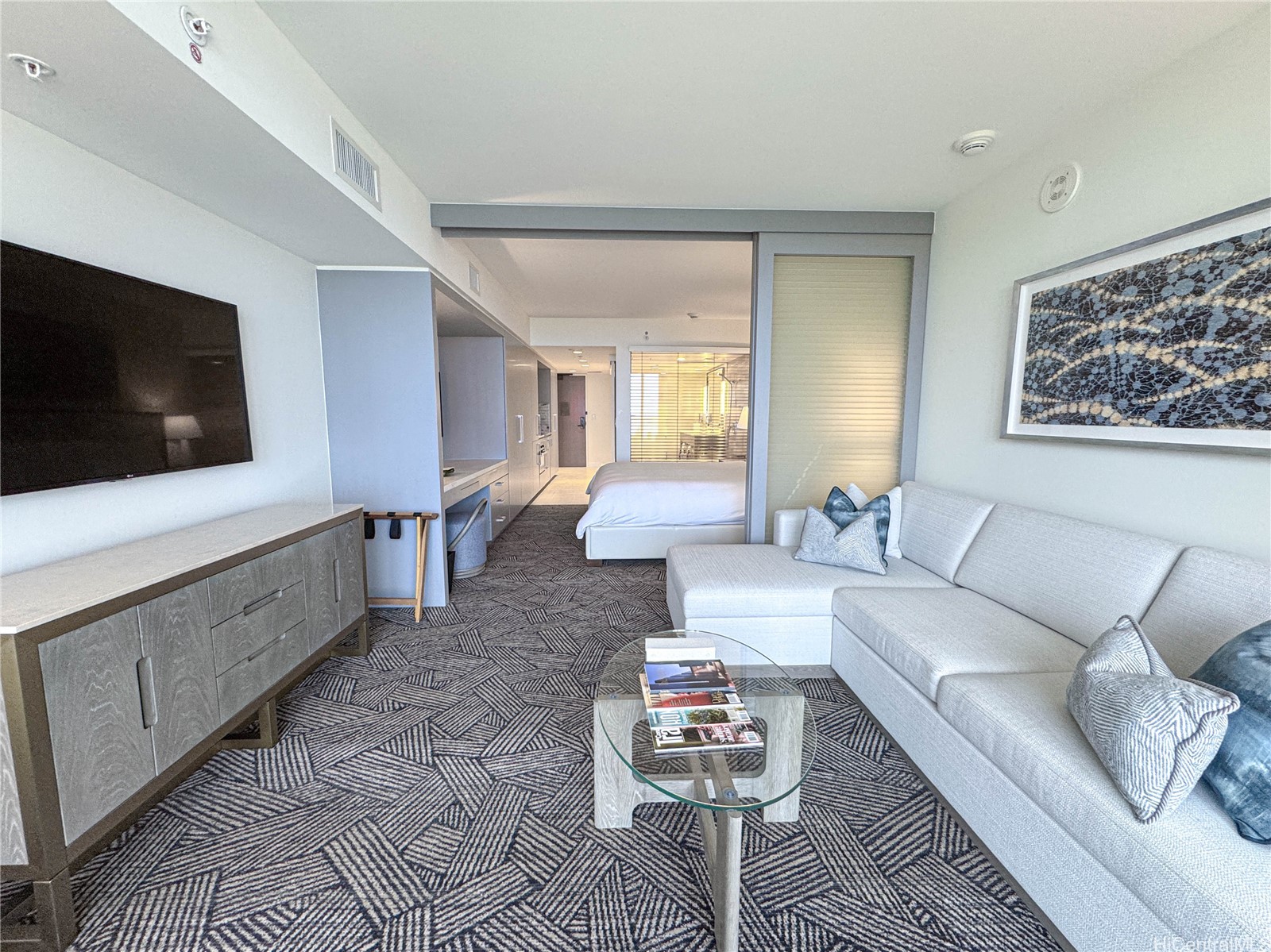 383 Kalaimoku Street 1807 Property Photo 4