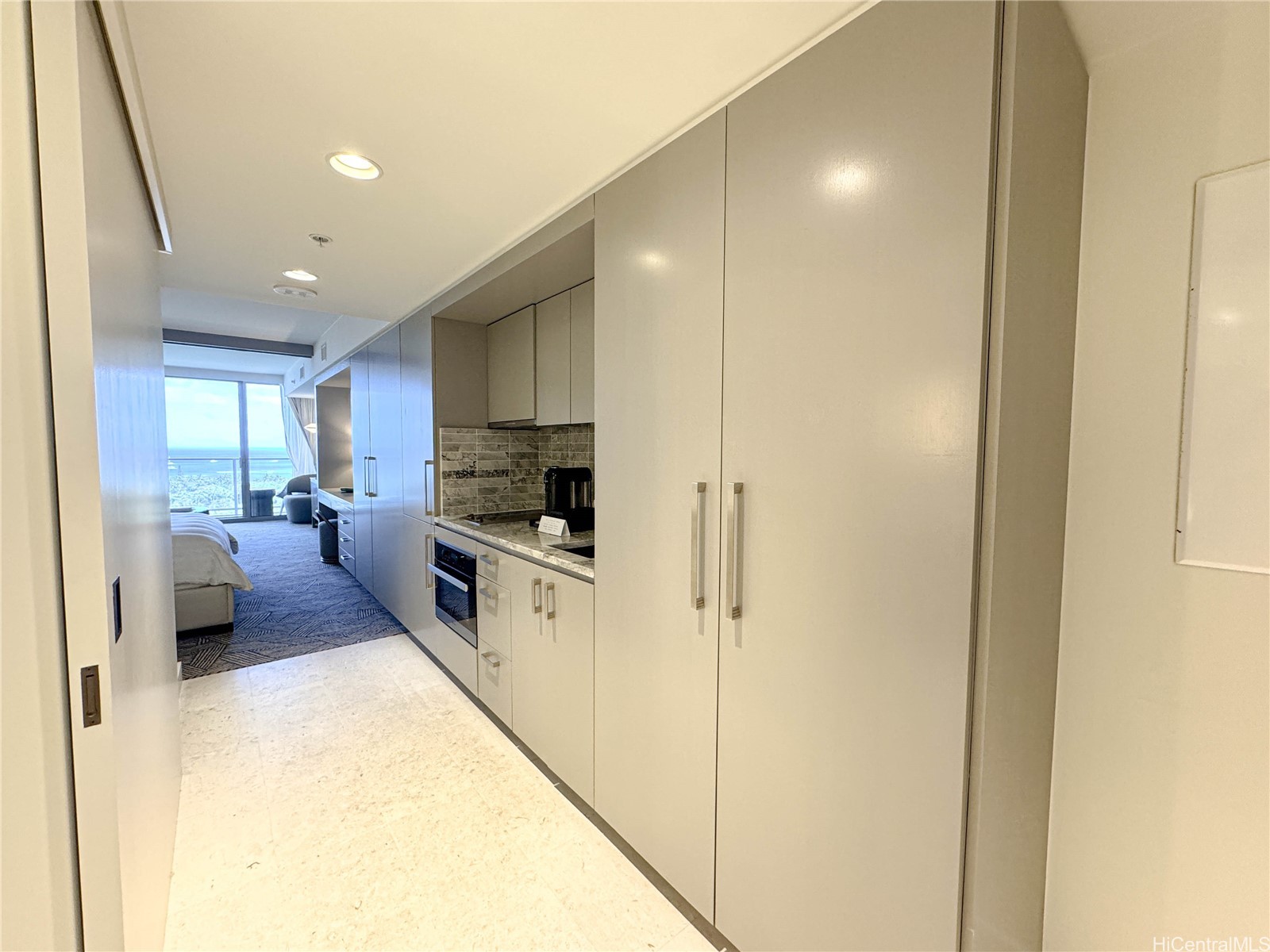 383 Kalaimoku Street 1807 Property Photo 18