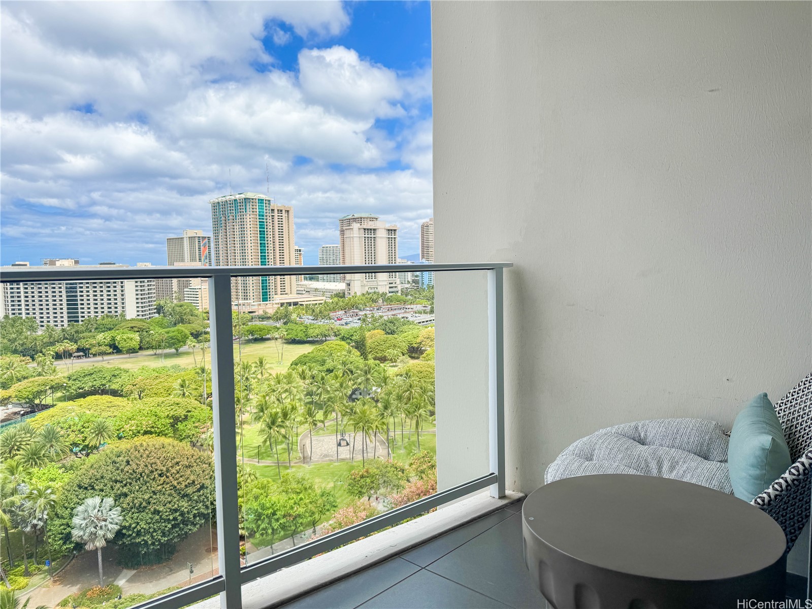 383 Kalaimoku Street 1807 Property Photo 20