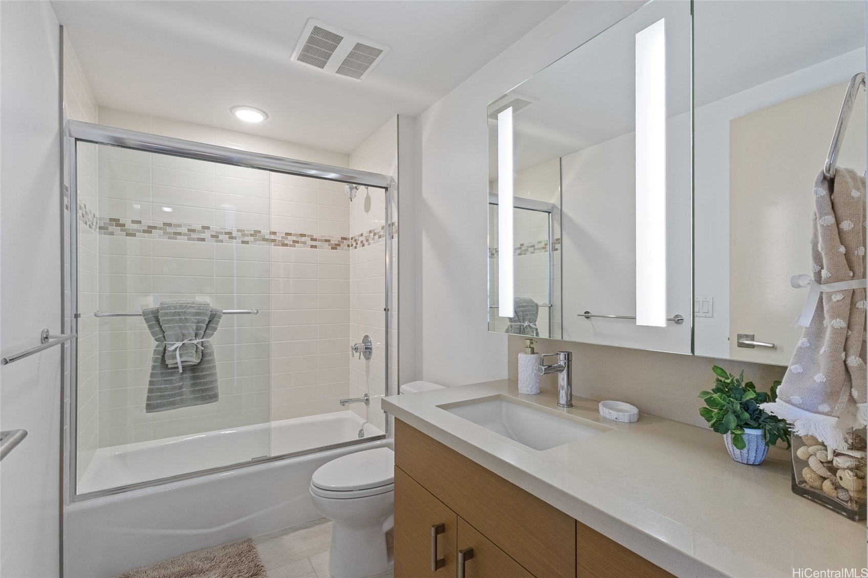 555 South Street 2201 Property Photo 7