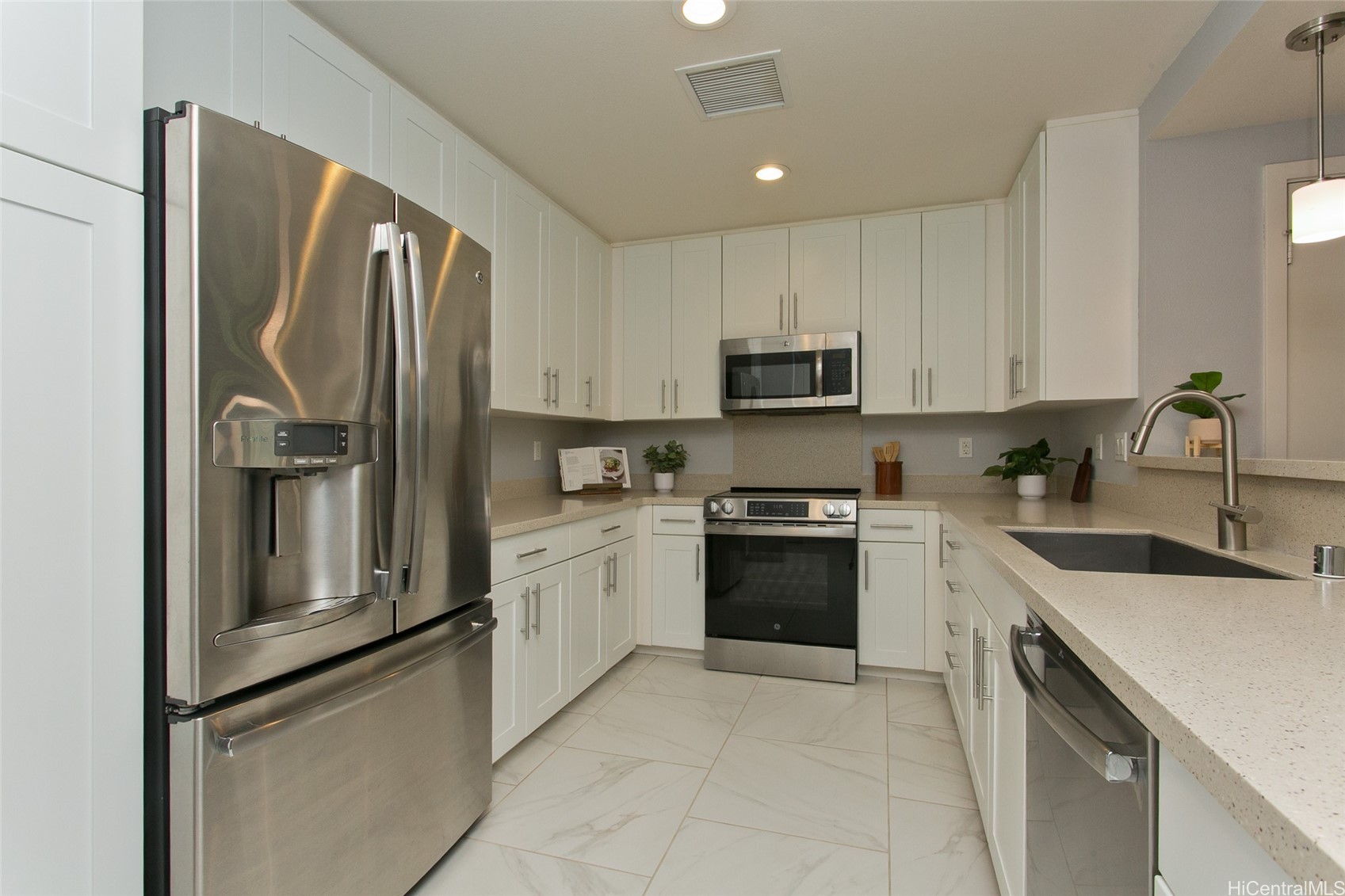 445 Kailua Road 5101 Property Photo 2