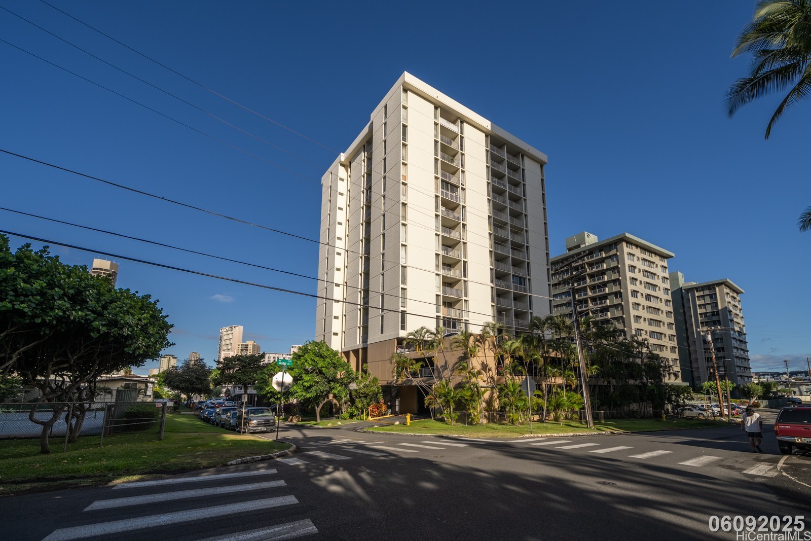 2714 Kahoaloha Ln Property Photo 1