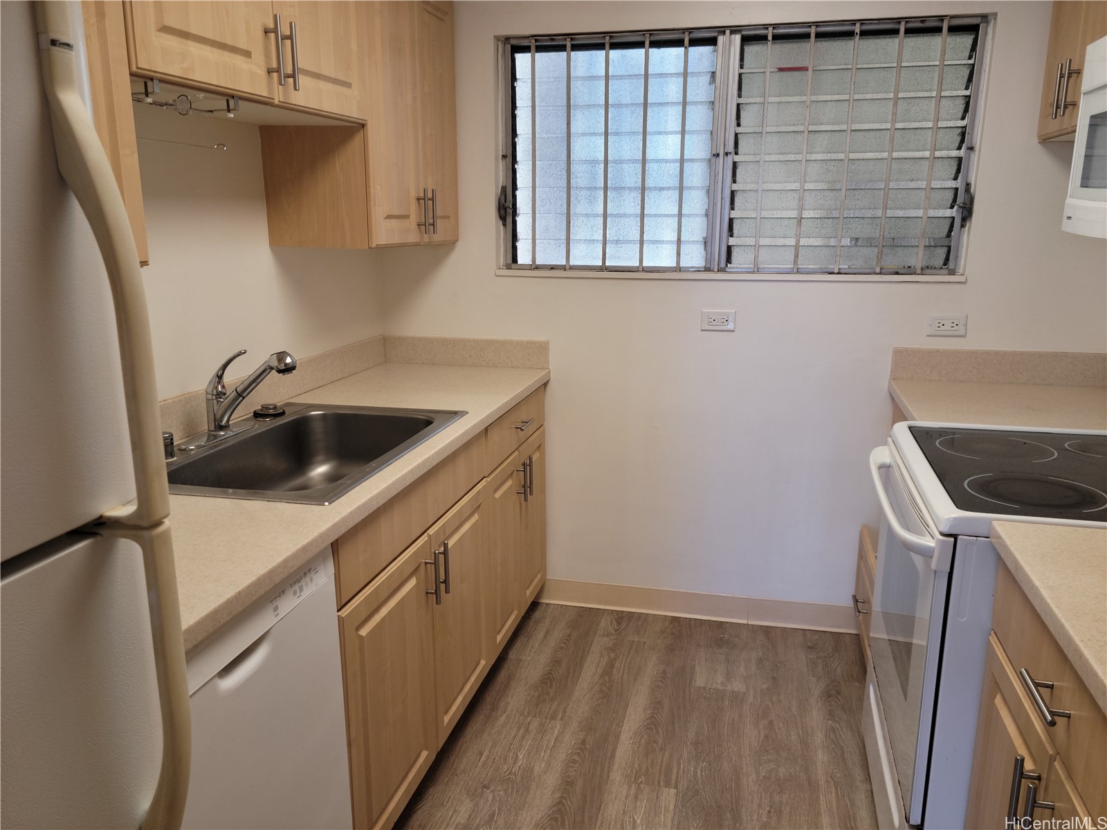 469 Ena Rd Property Photo 1