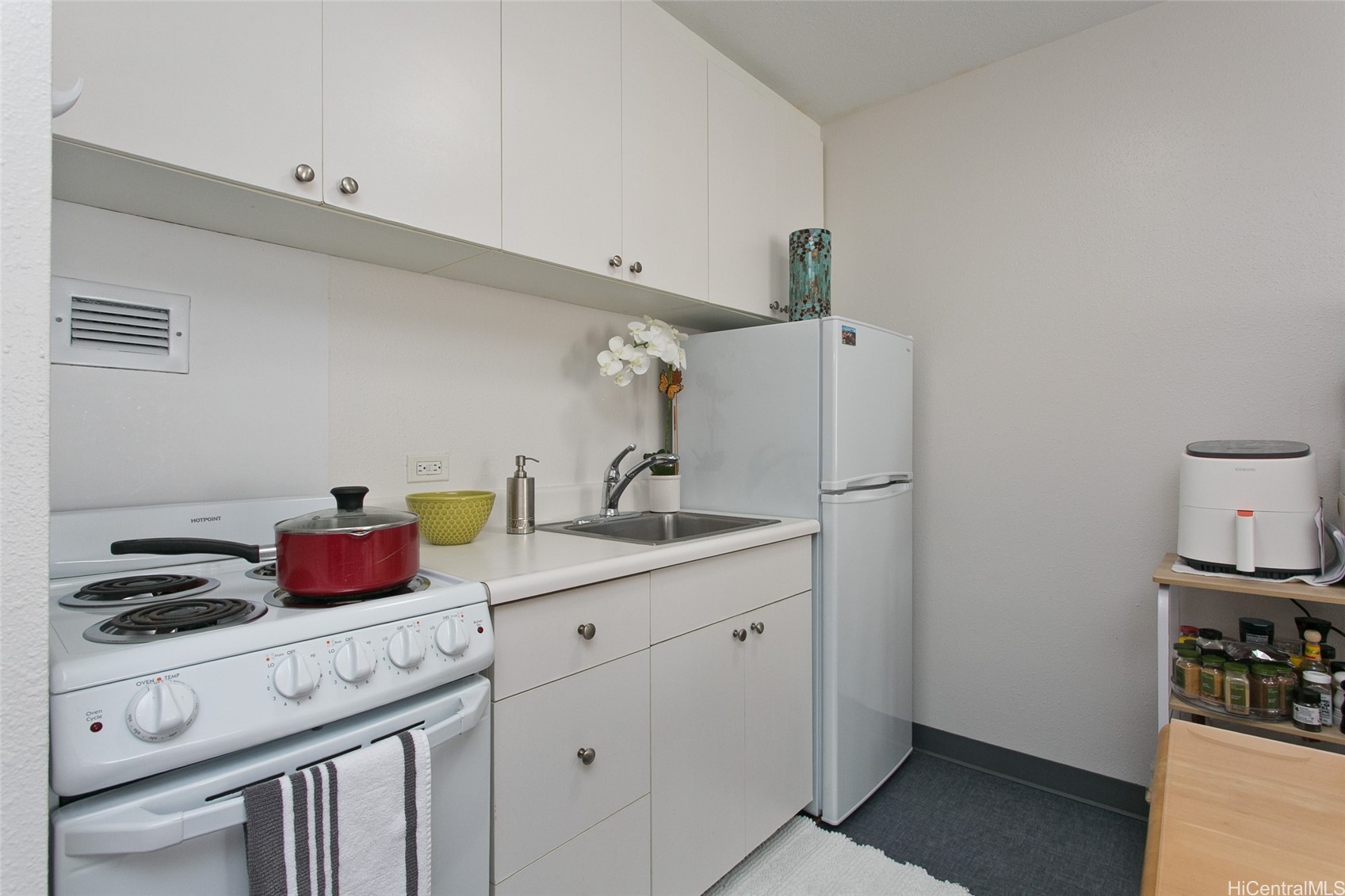 747 Amana Street 810 Property Photo 4