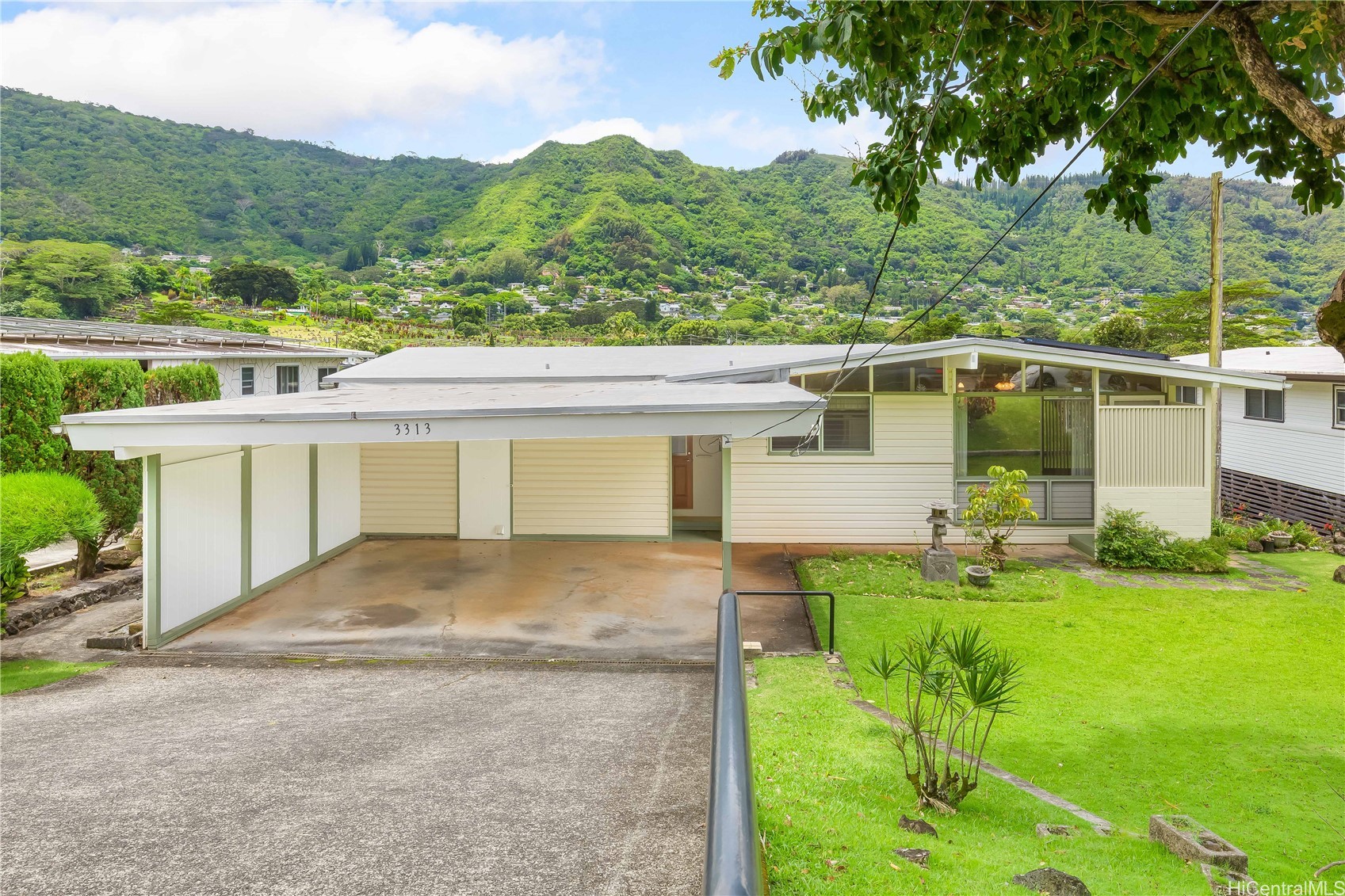 3313 Manoa Road Property Photo 1