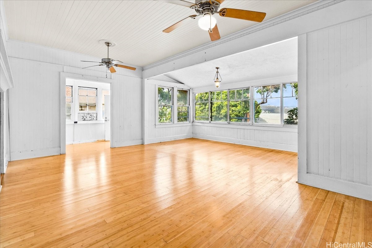 912 Ocean View Drive Property Photo 4