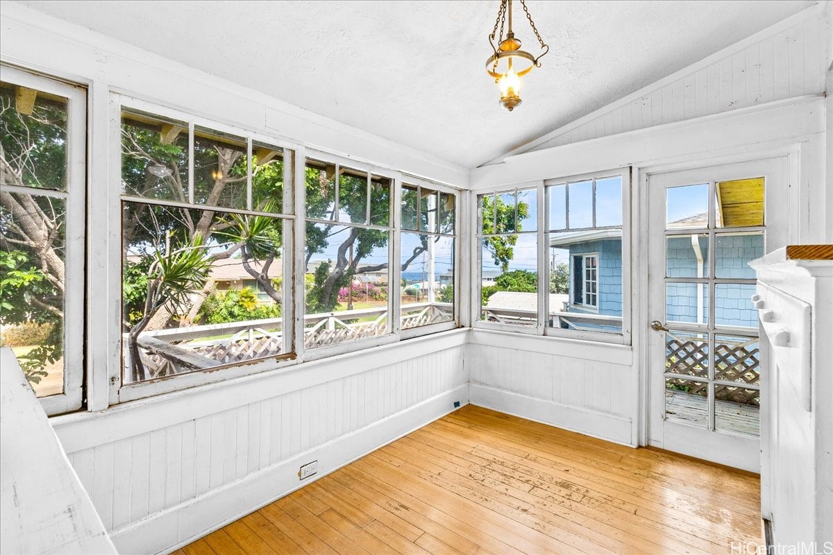 912 Ocean View Drive Property Photo 5