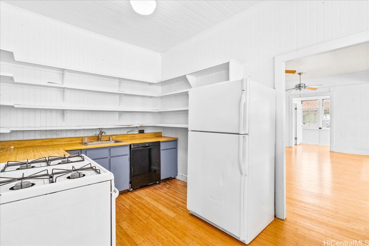 912 Ocean View Drive Property Photo 6