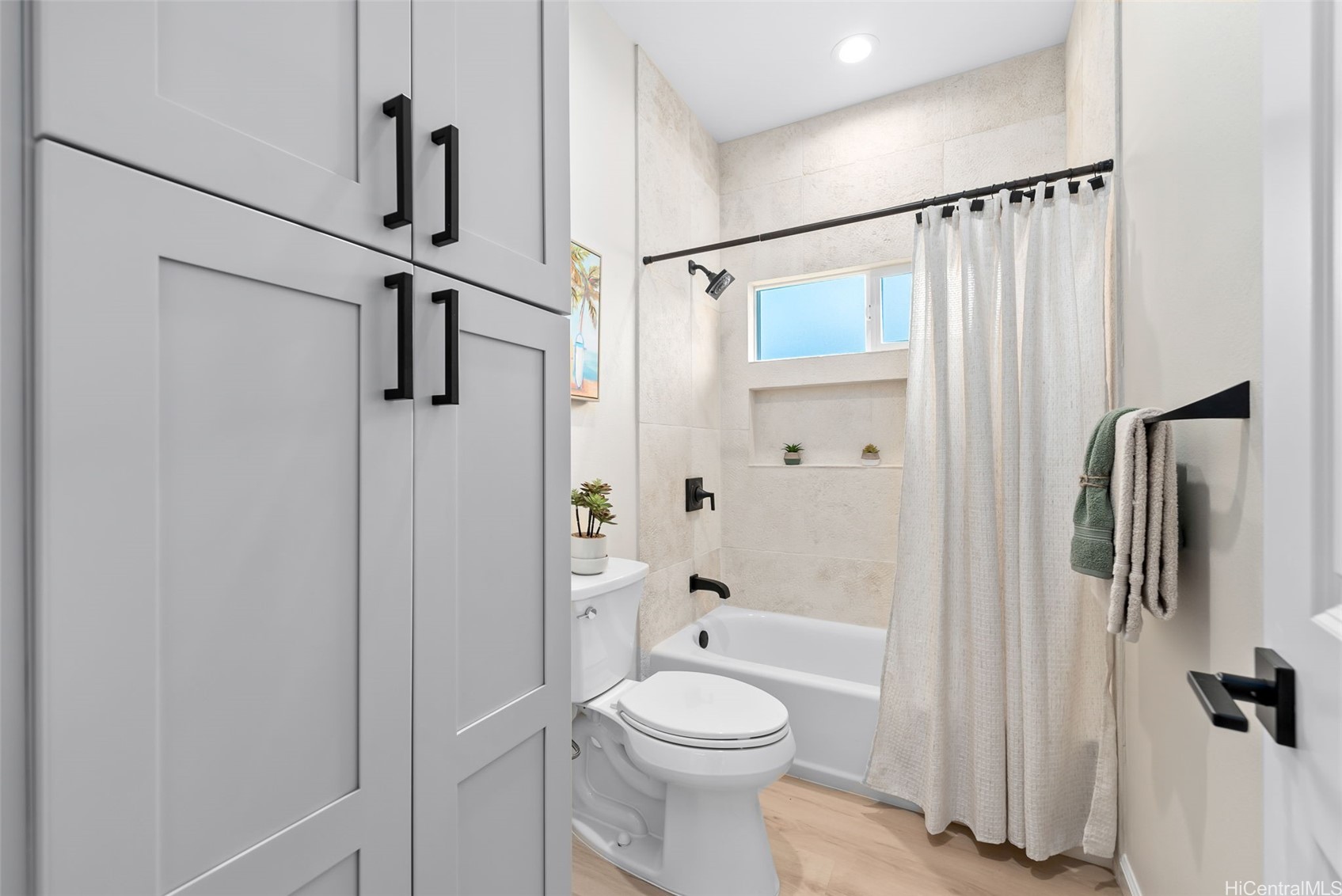 1076 Kahili Street Property Photo 5
