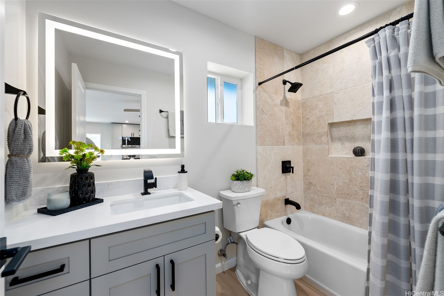 1076 Kahili Street Property Photo 19