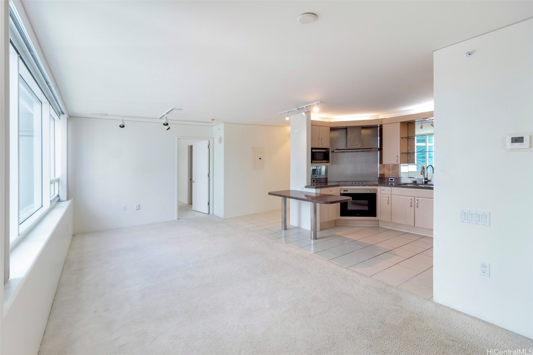 88 Piikoi Street 1311 Property Photo 2