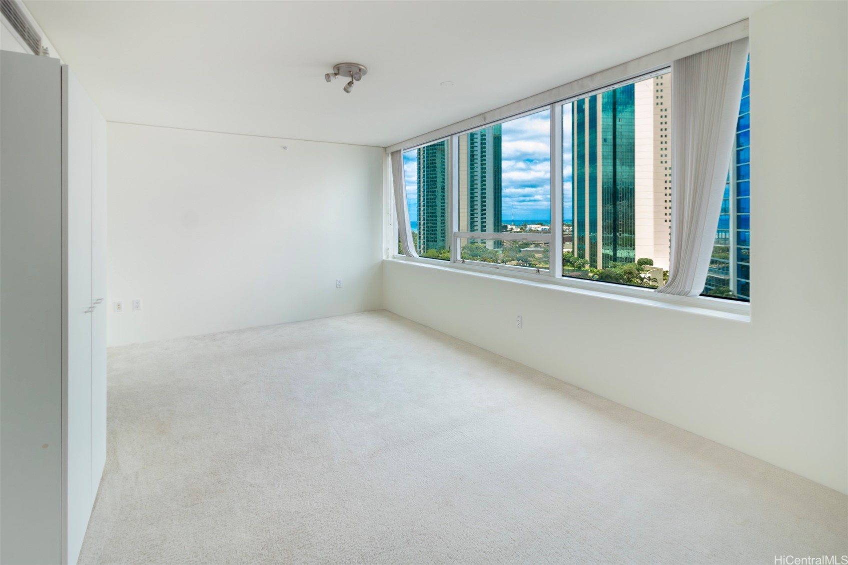 88 Piikoi Street 1311 Property Photo 4