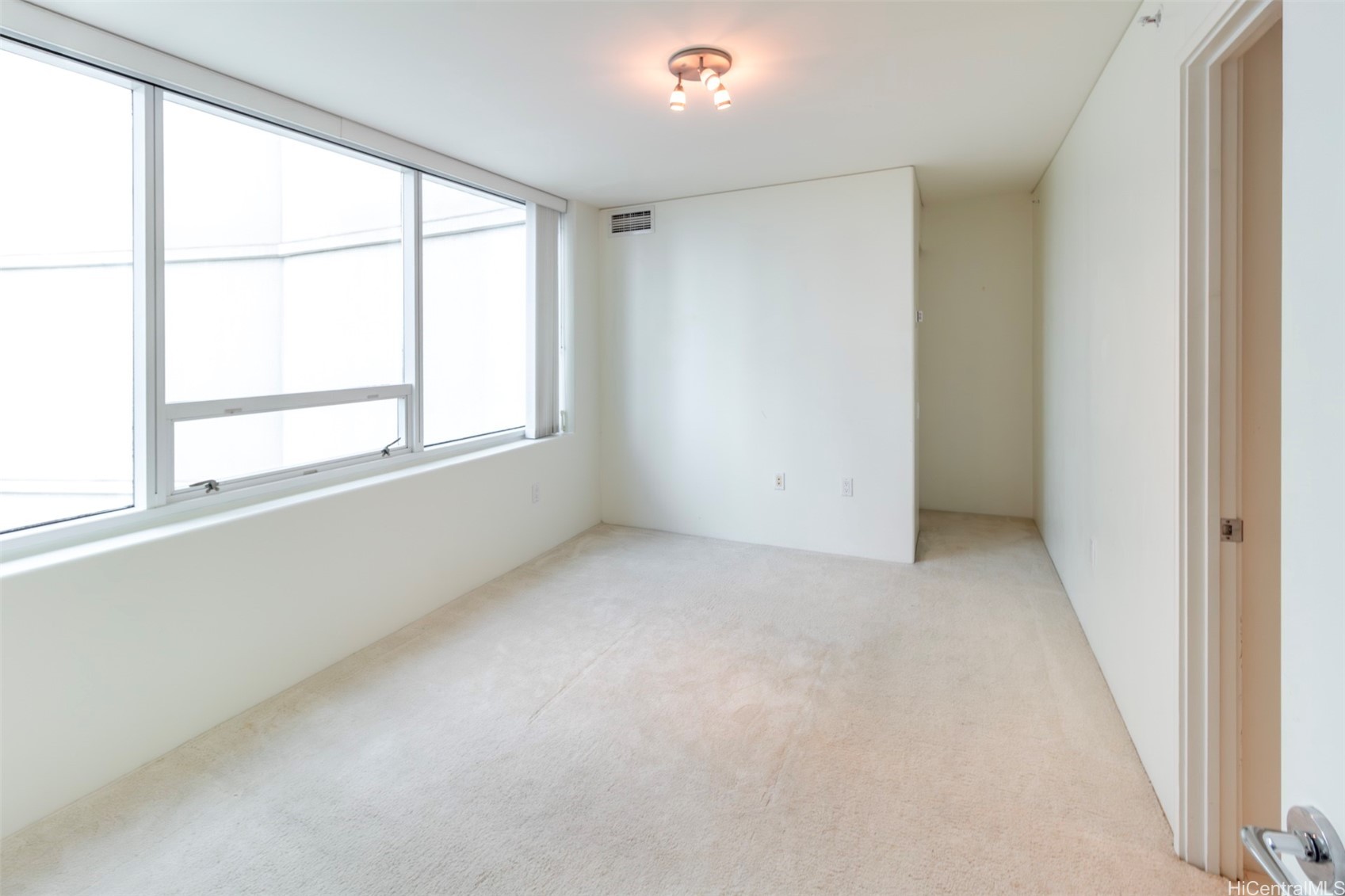 88 Piikoi Street 1311 Property Photo 9