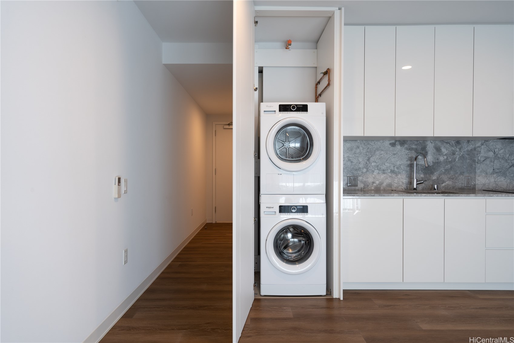 987 Queen Street 2512 Property Photo 2