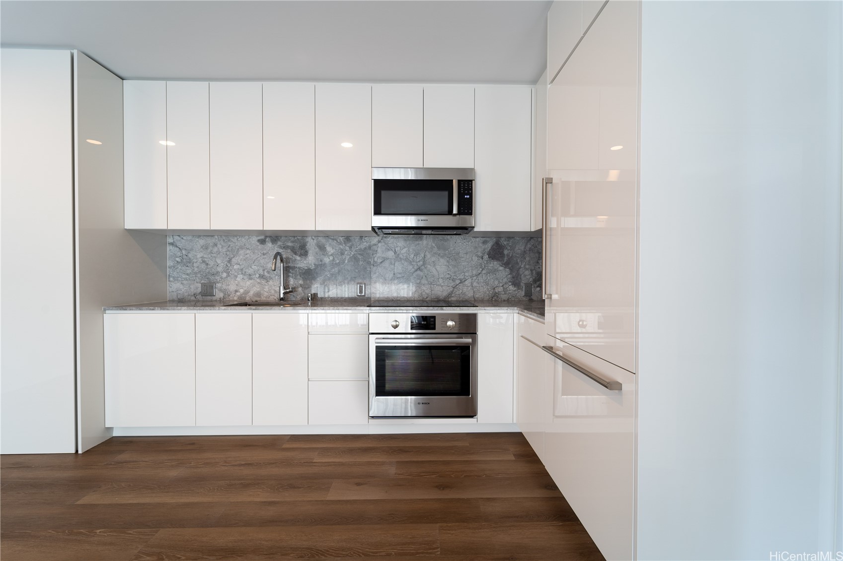 987 Queen Street 2512 Property Photo 6