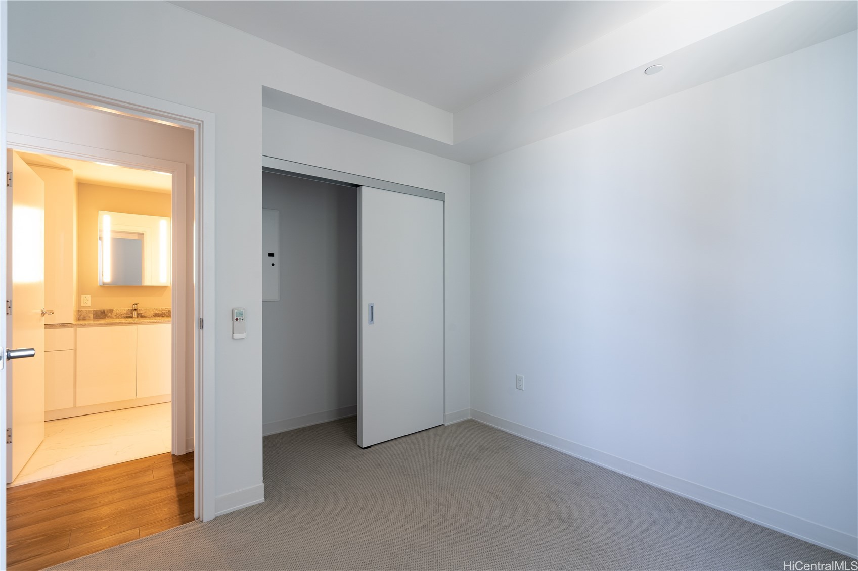 987 Queen Street 2512 Property Photo 8