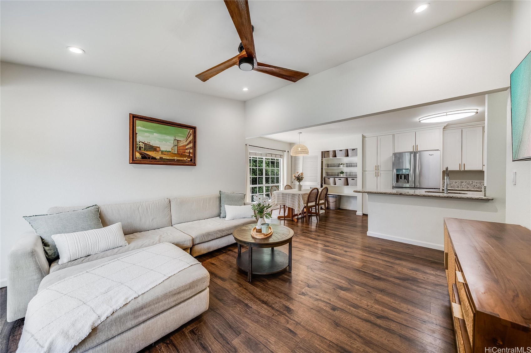 585 Mananai Place 26u Property Photo 1
