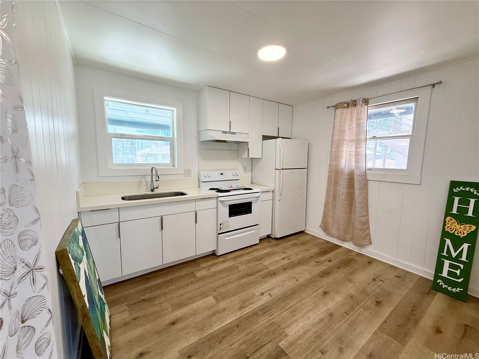 1142 Kamaile Street Property Photo 3