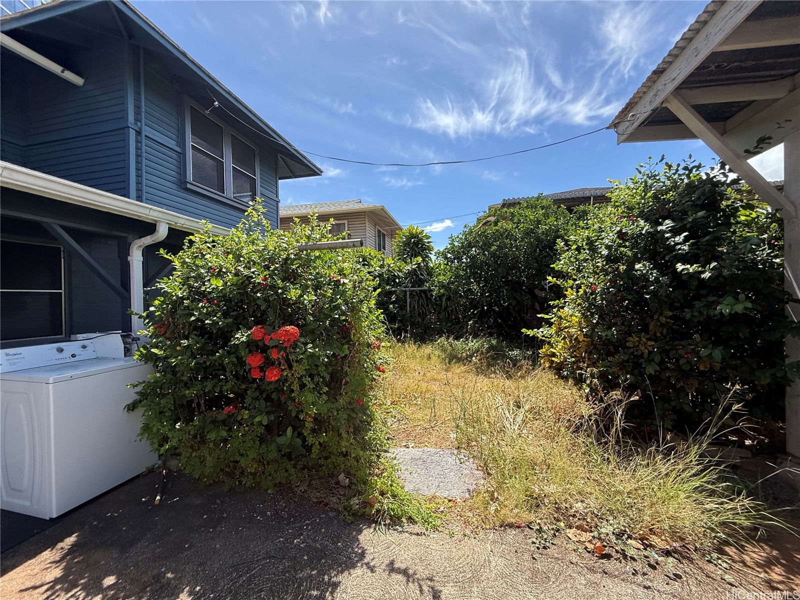 1142 Kamaile Street Property Photo 12