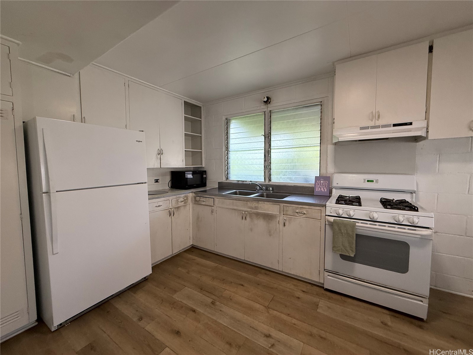 1142 Kamaile Street Property Photo 14