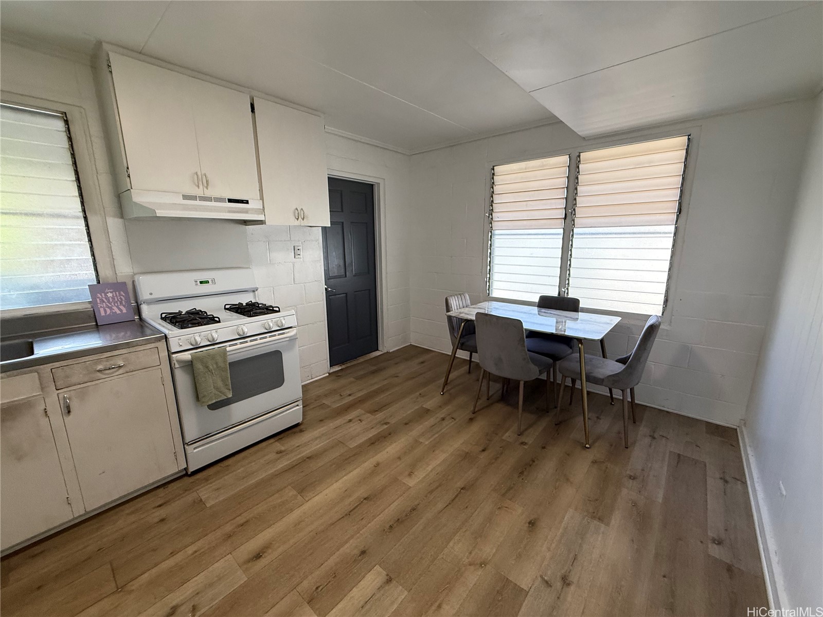 1142 Kamaile Street Property Photo 15