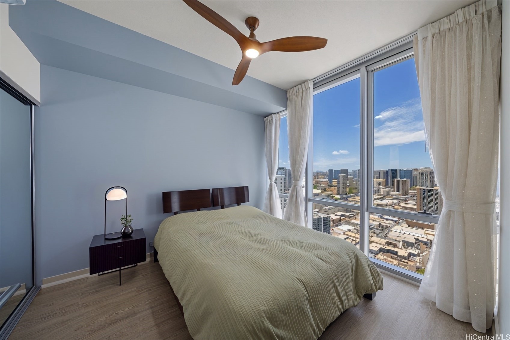 555 South Street 4202 Property Photo 6