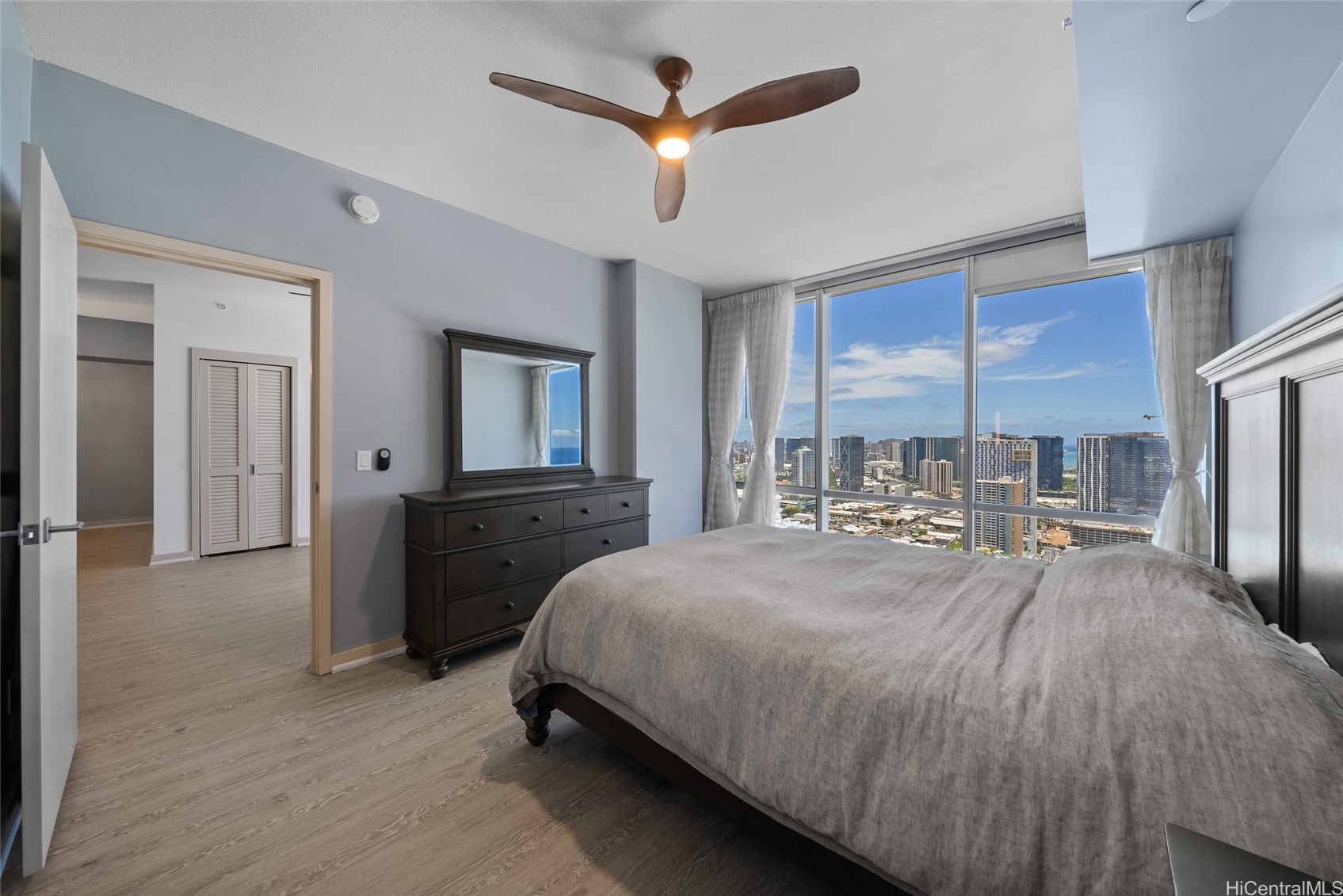 555 South Street 4202 Property Photo 8