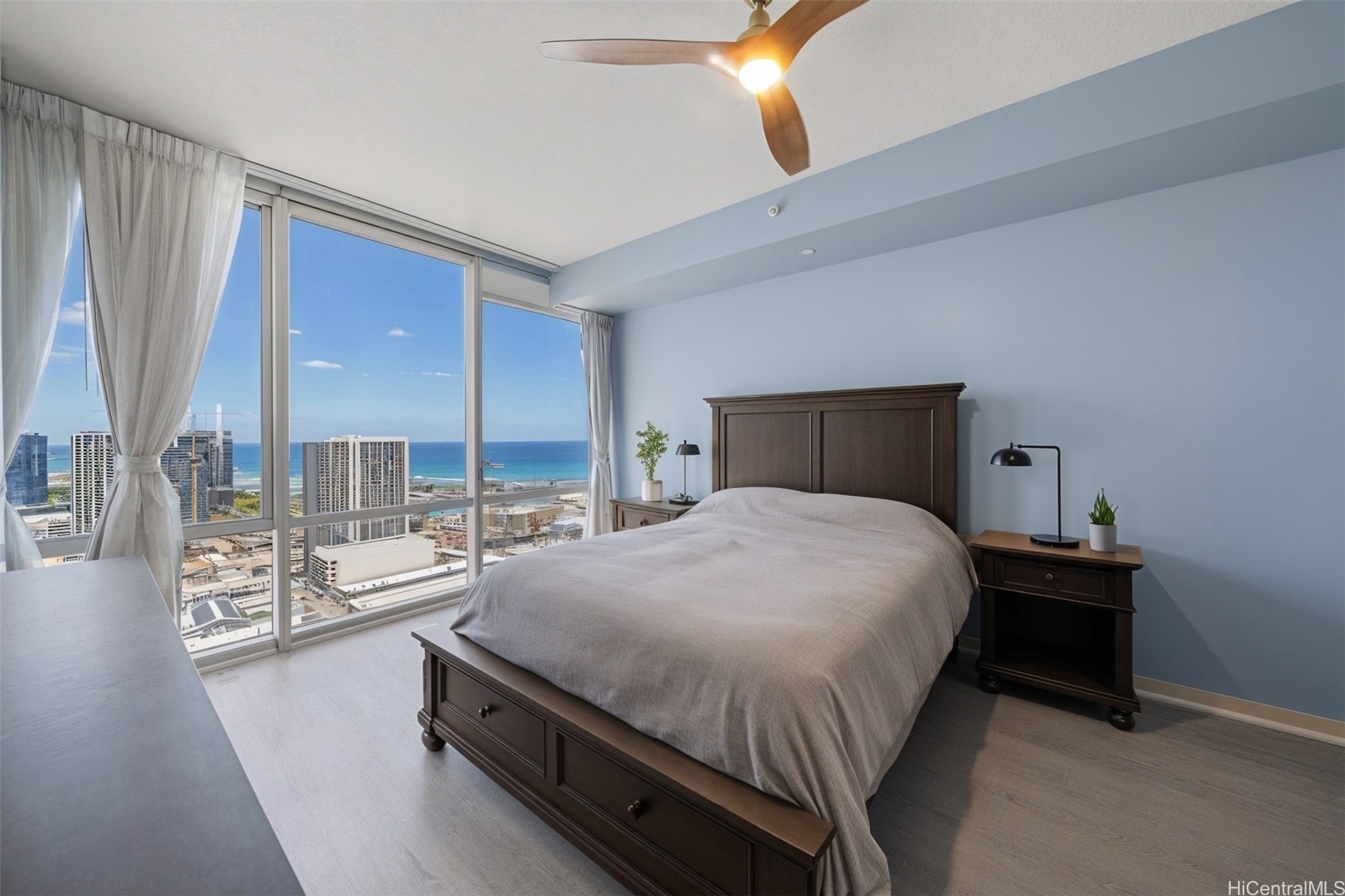 555 South Street 4202 Property Photo 9