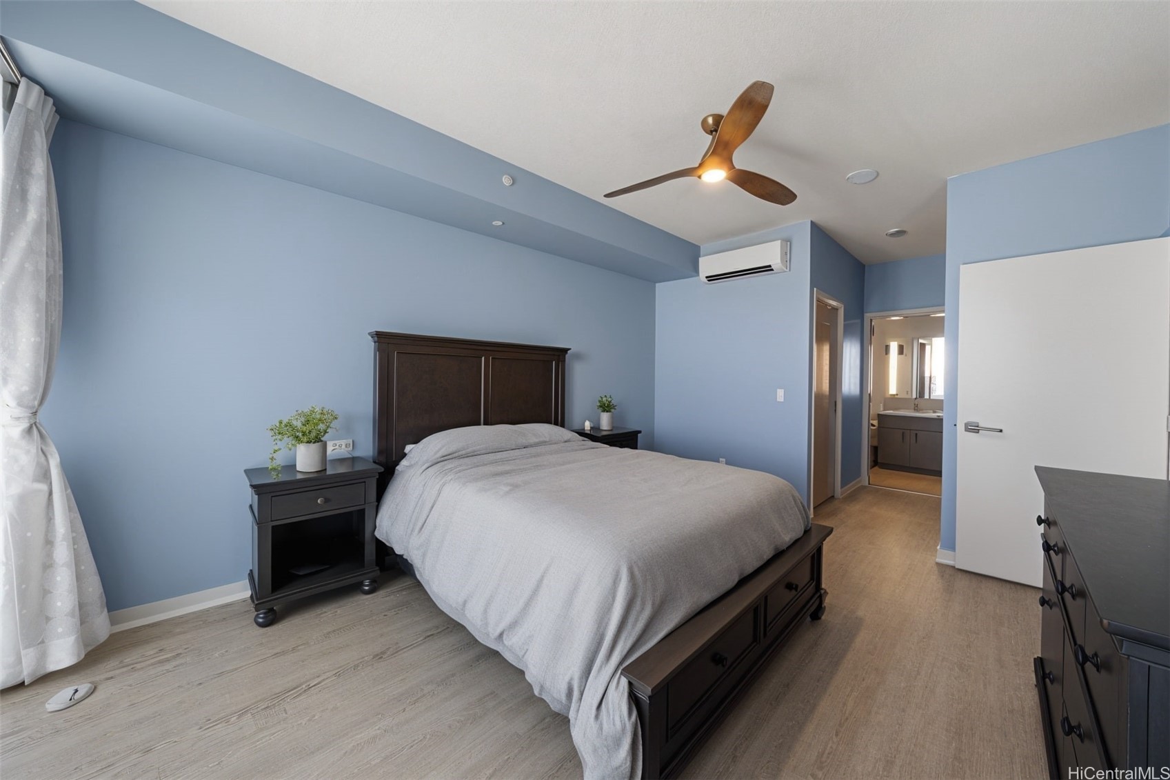 555 South Street 4202 Property Photo 10