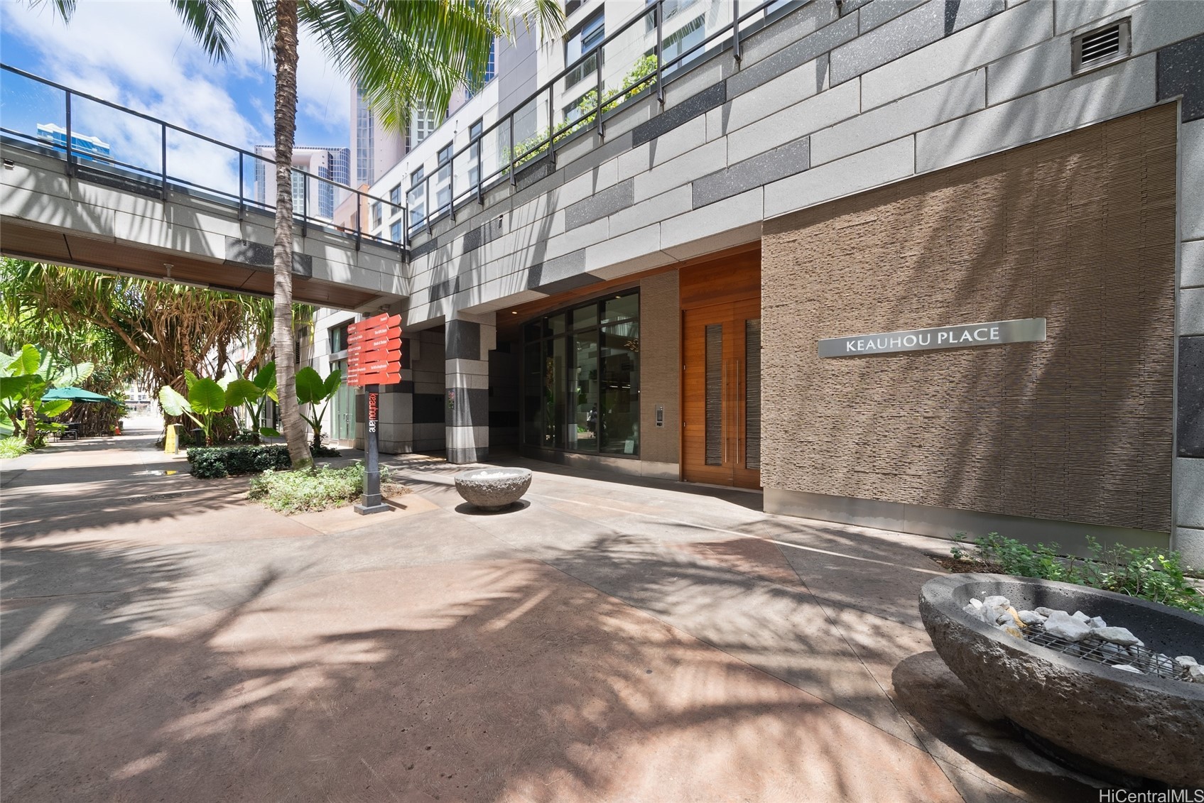 555 South Street 4202 Property Photo 13