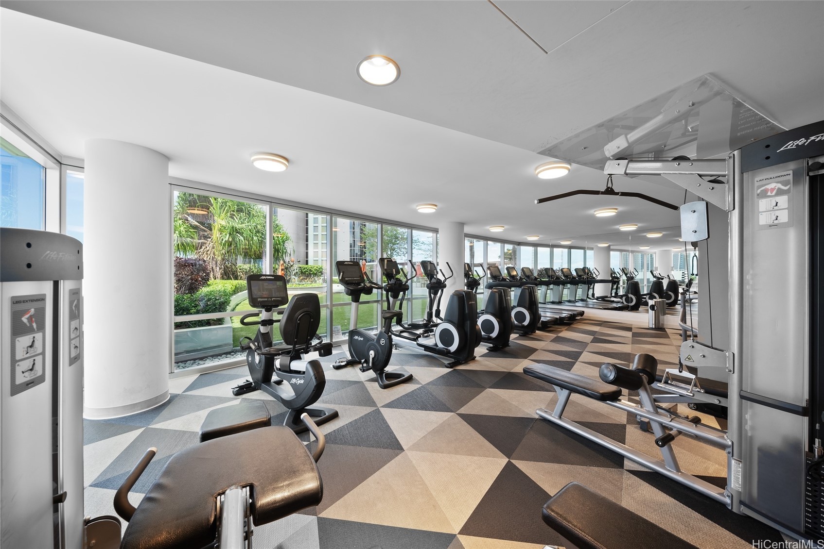 555 South Street 4202 Property Photo 16