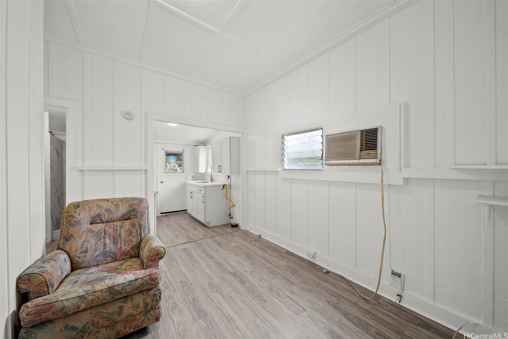 2963 Koali Road D Property Photo 3