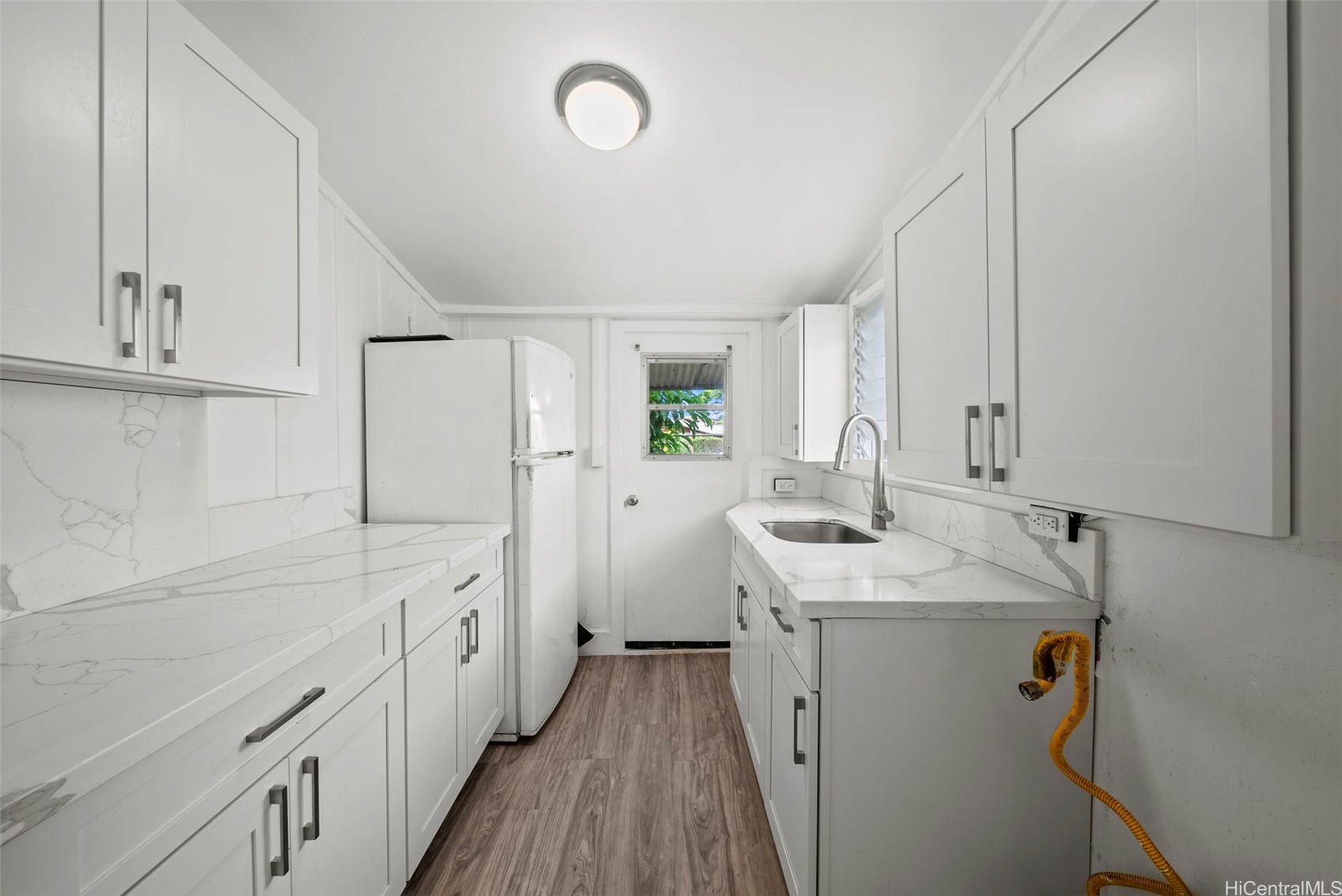 2963 Koali Road D Property Photo 5