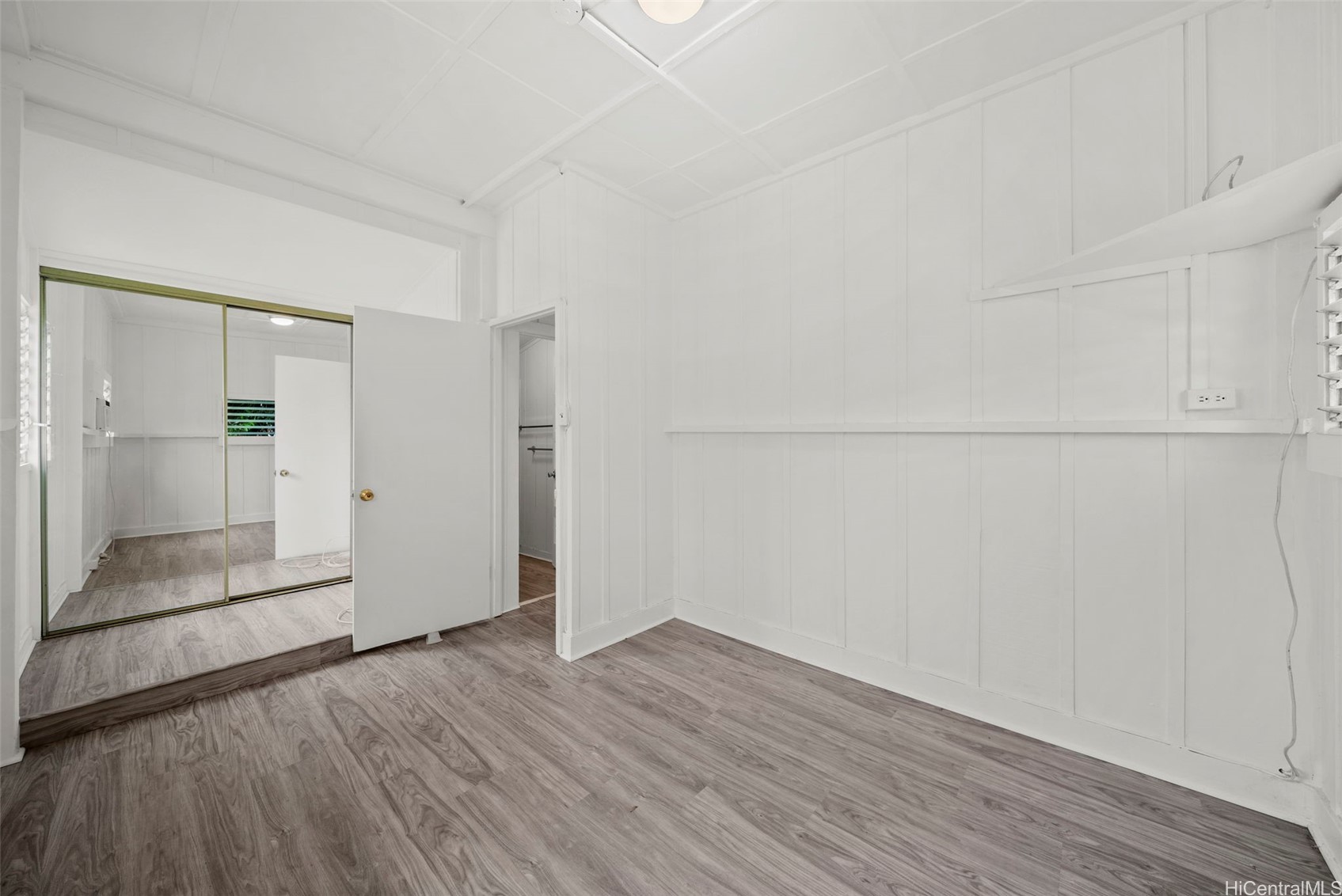 2963 Koali Road D Property Photo 7