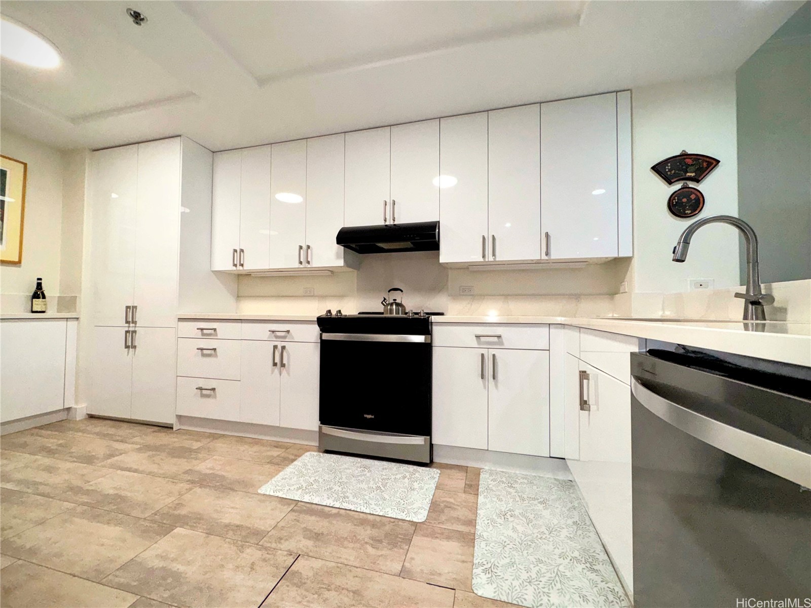 1 Keahole Place 3310 Property Photo 3