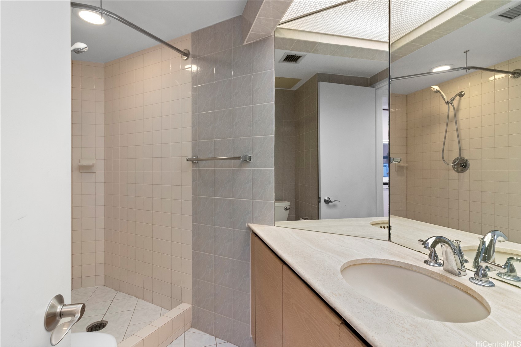 1212 Nuuanu Avenue 1104 Property Photo 9