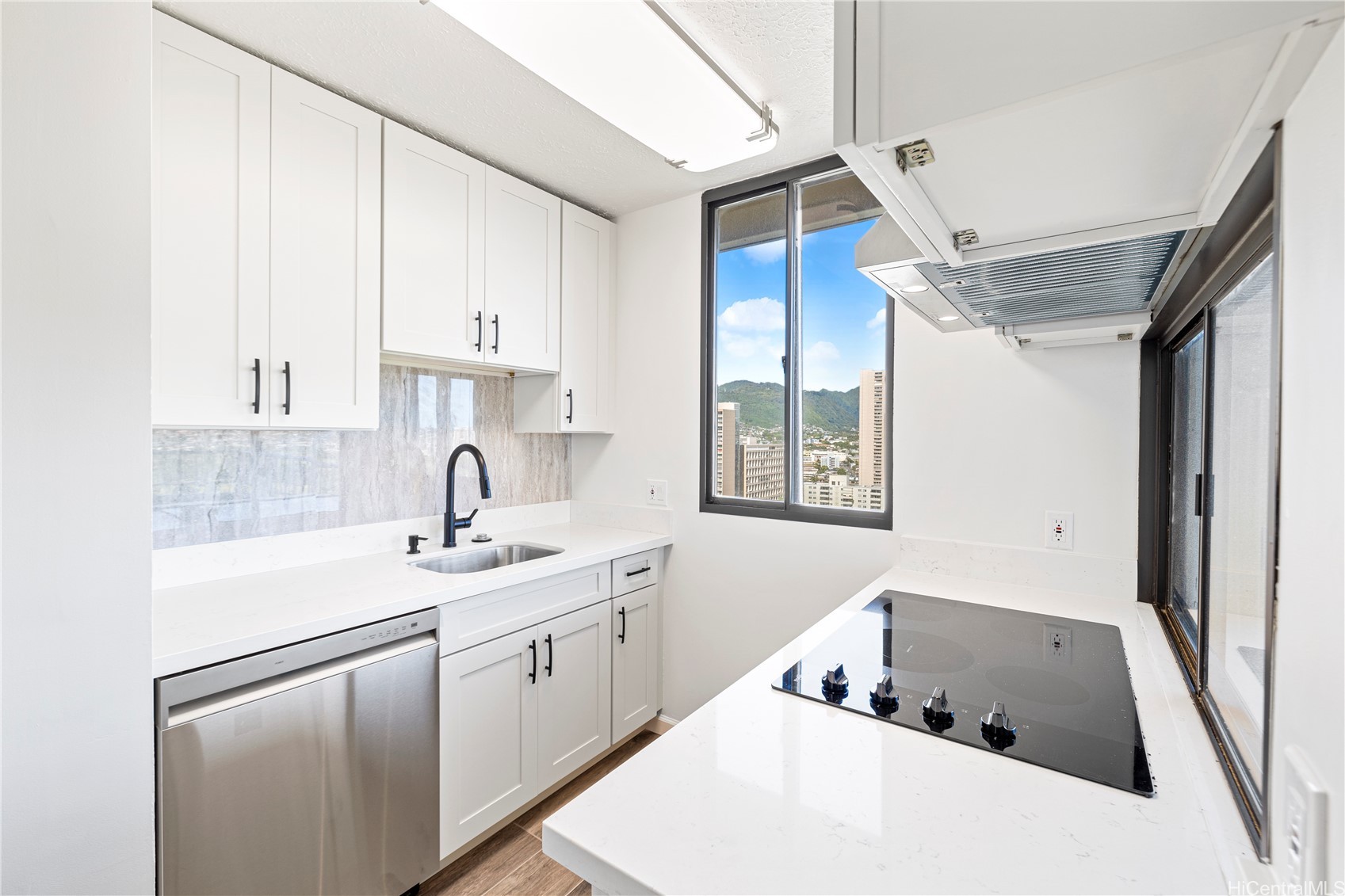 2121 Ala Wai Boulevard 2206 Property Photo 3