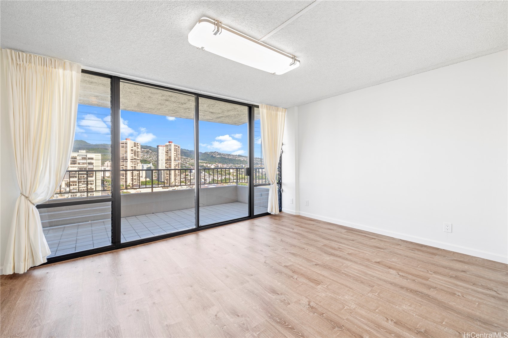 2121 Ala Wai Boulevard 2206 Property Photo 6