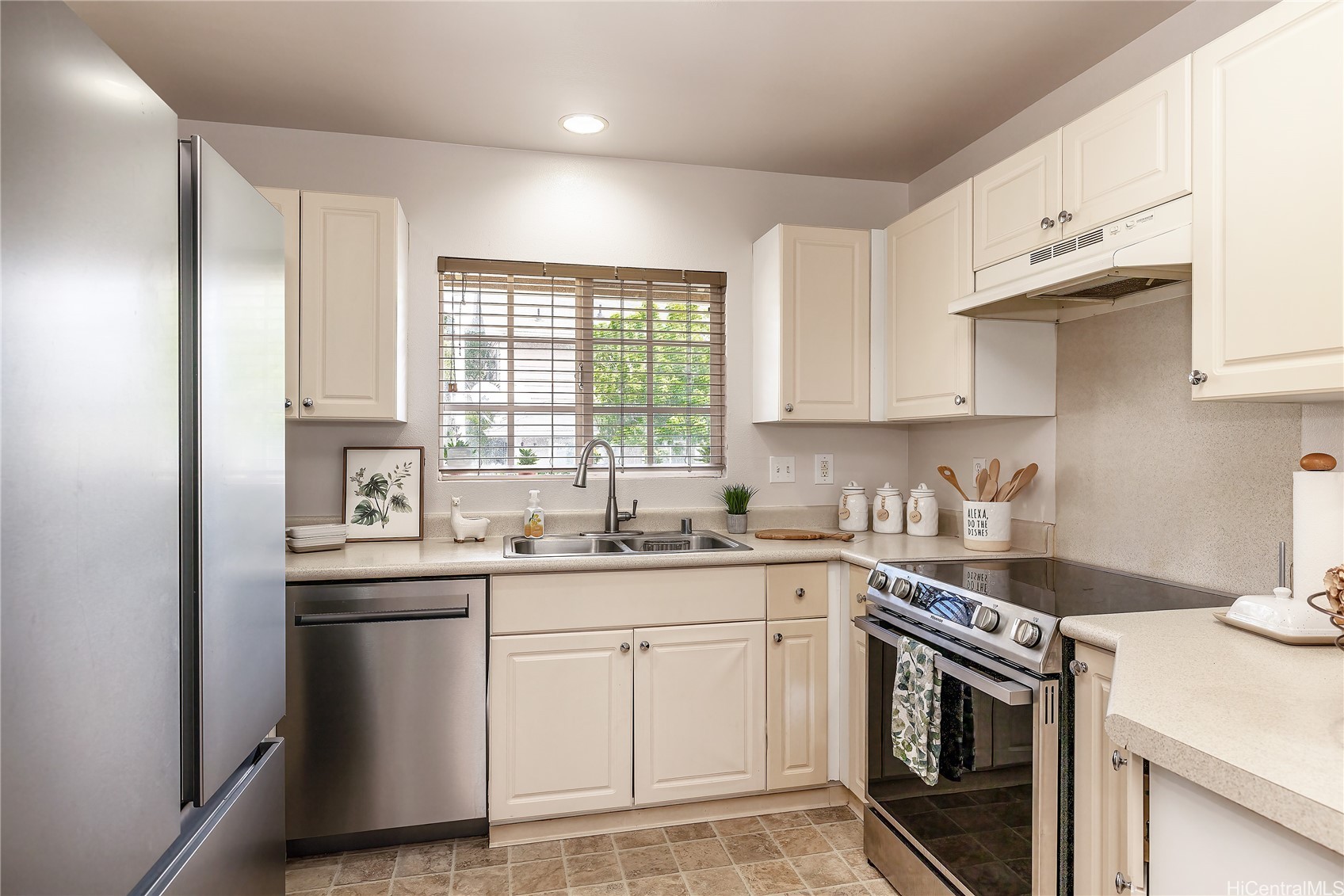 87-1980 Pakeke Street T-94 Property Photo 3