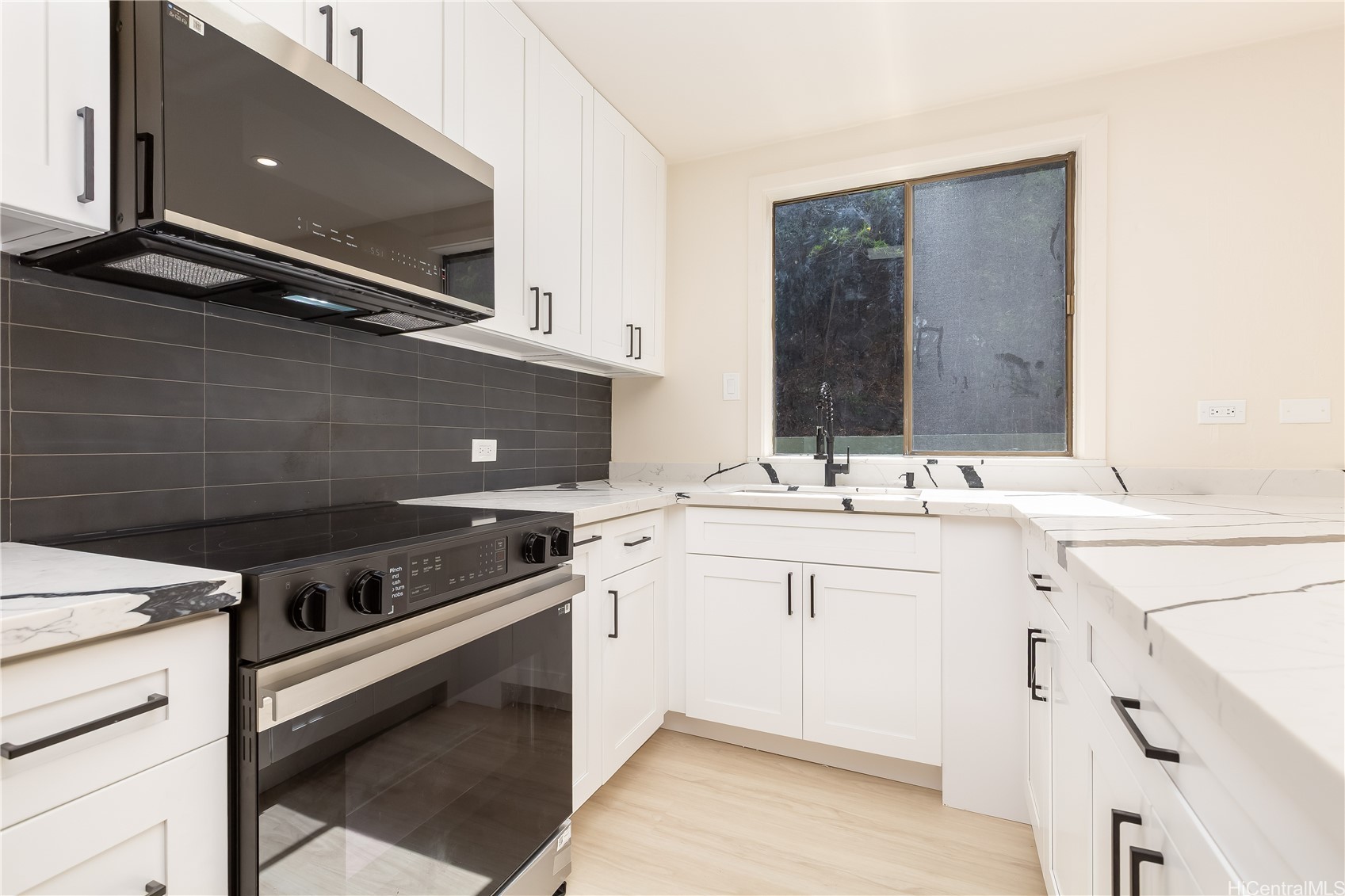 486 Kawaihae Street C Property Photo 3