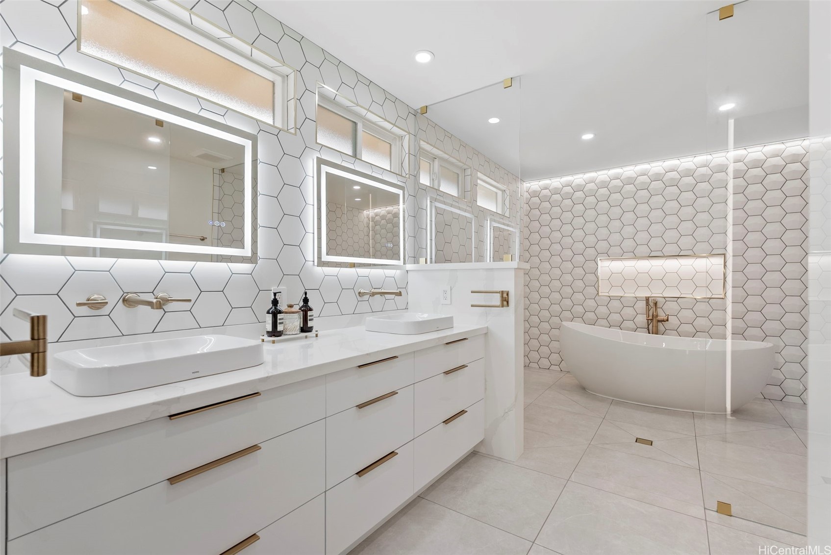 1016 Laukupu Way Property Photo 13