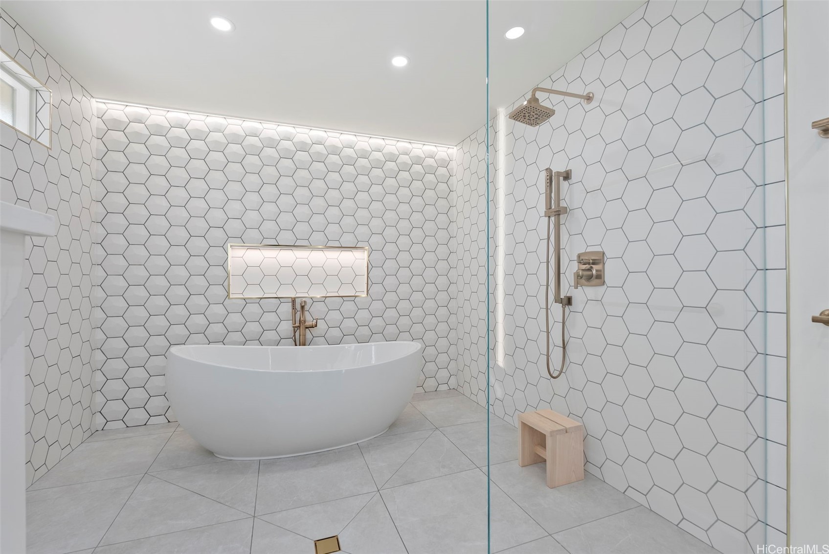 1016 Laukupu Way Property Photo 14