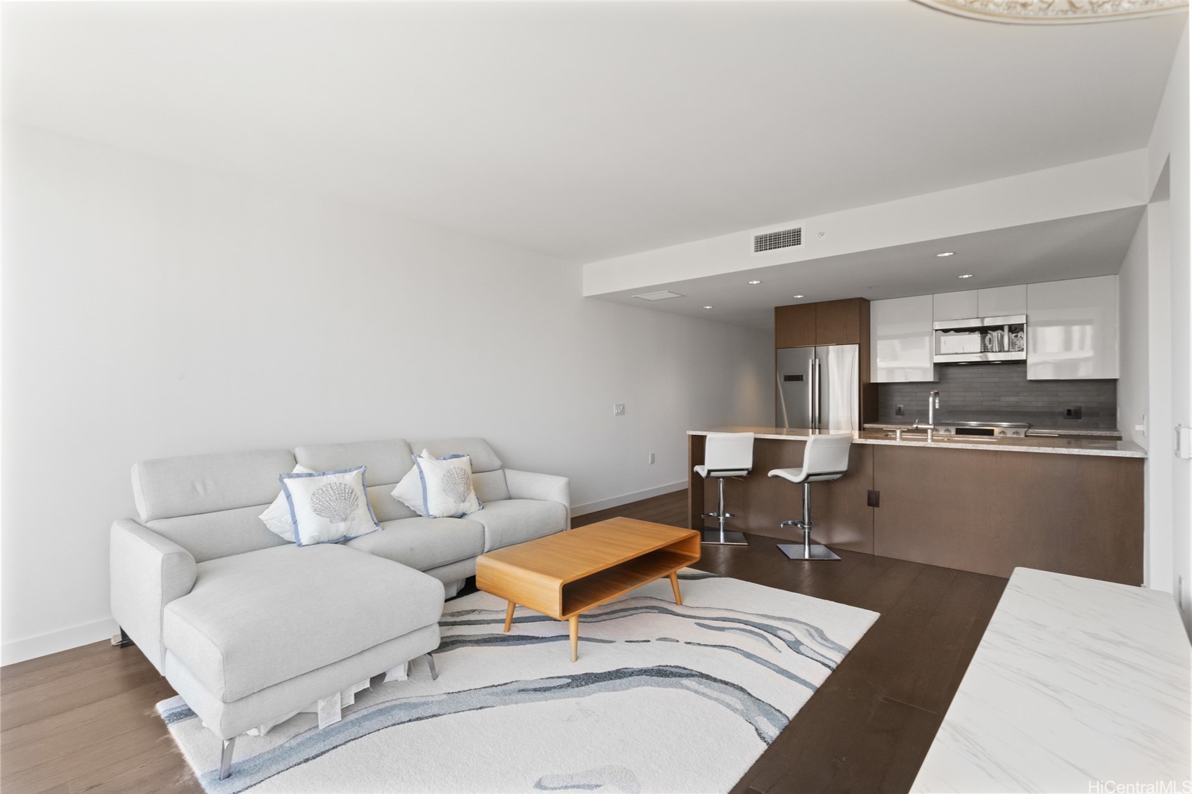 1001 Queens Street 3805 Property Photo 1