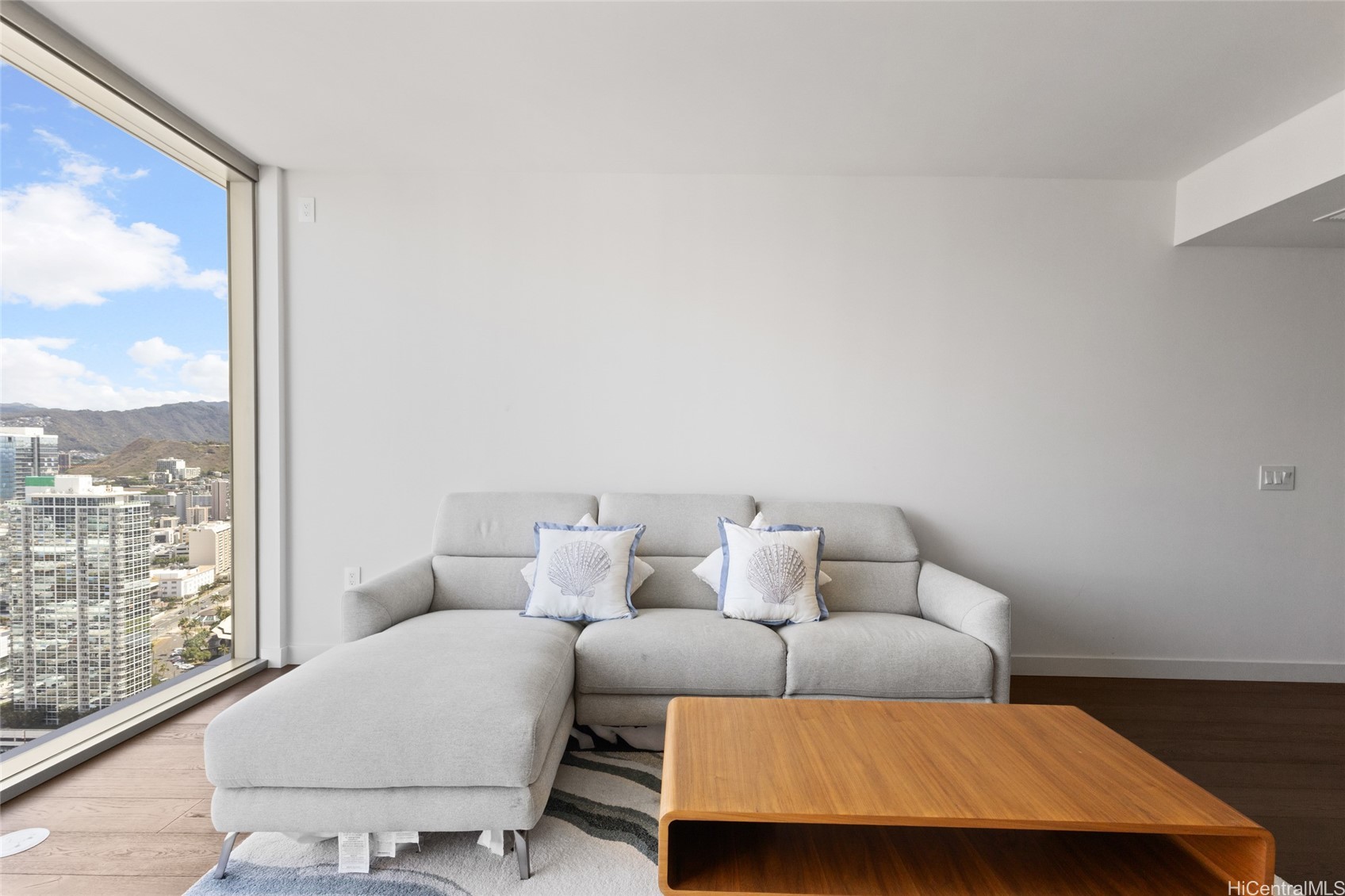 1001 Queens Street 3805 Property Photo 3