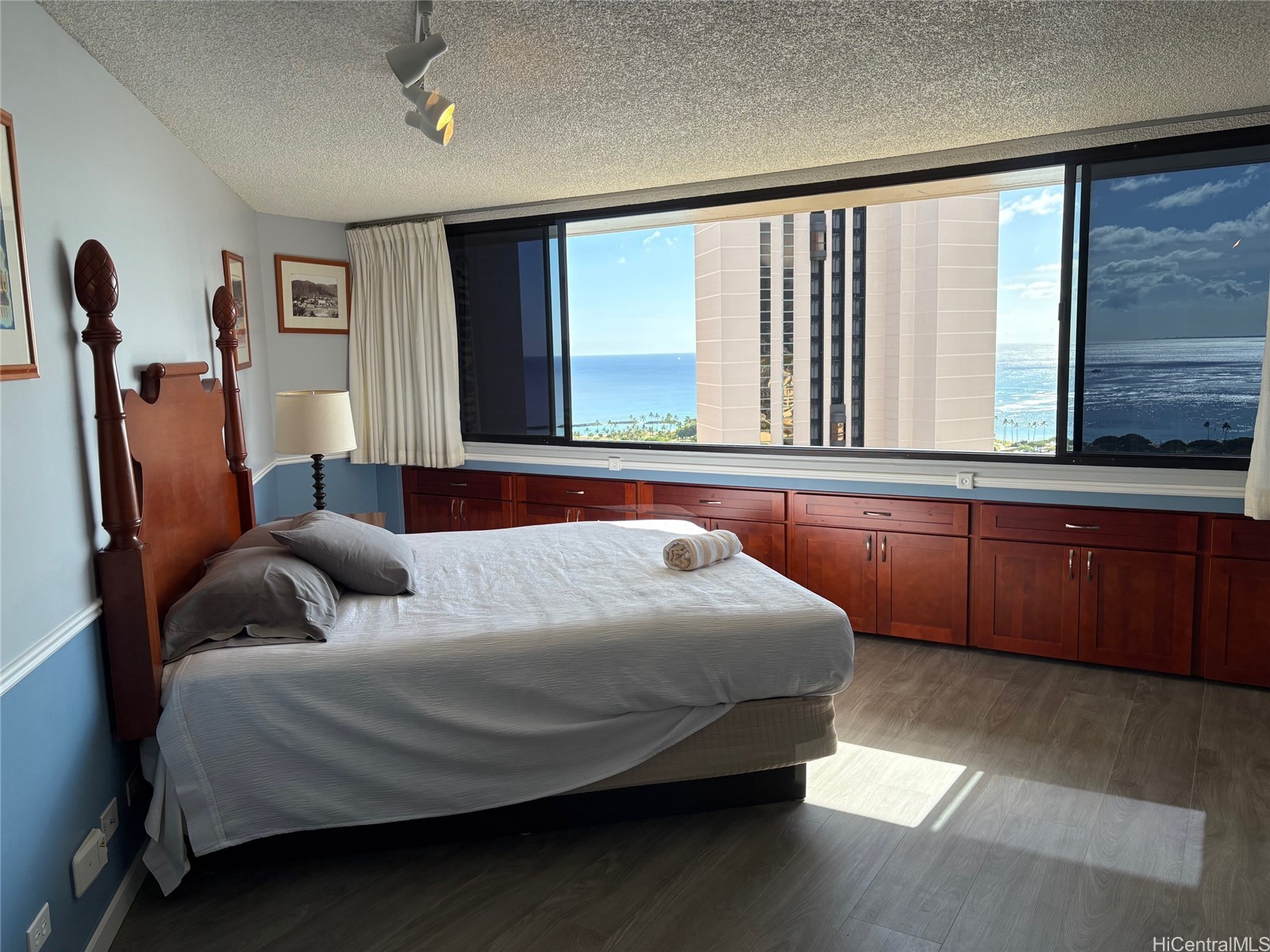 1700 Ala Moana Boulevard 3201 Property Photo 1