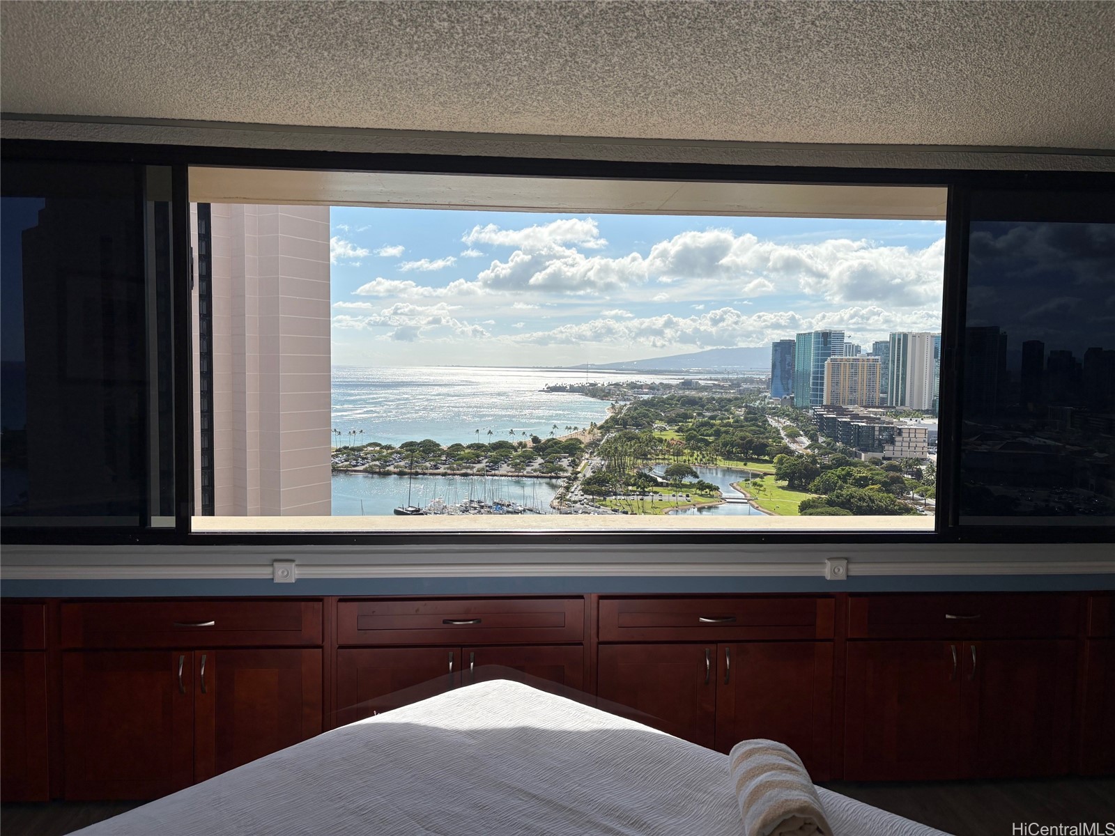 1700 Ala Moana Boulevard 3201 Property Photo 3